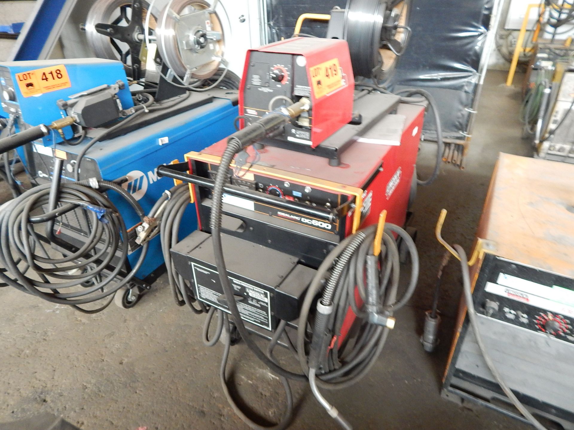 LINCOLN ELECTRIC IDEALARC DC600 MIG WELDER WITH LINCOLN ELECTRIC LF-74 WIRE FEEDER