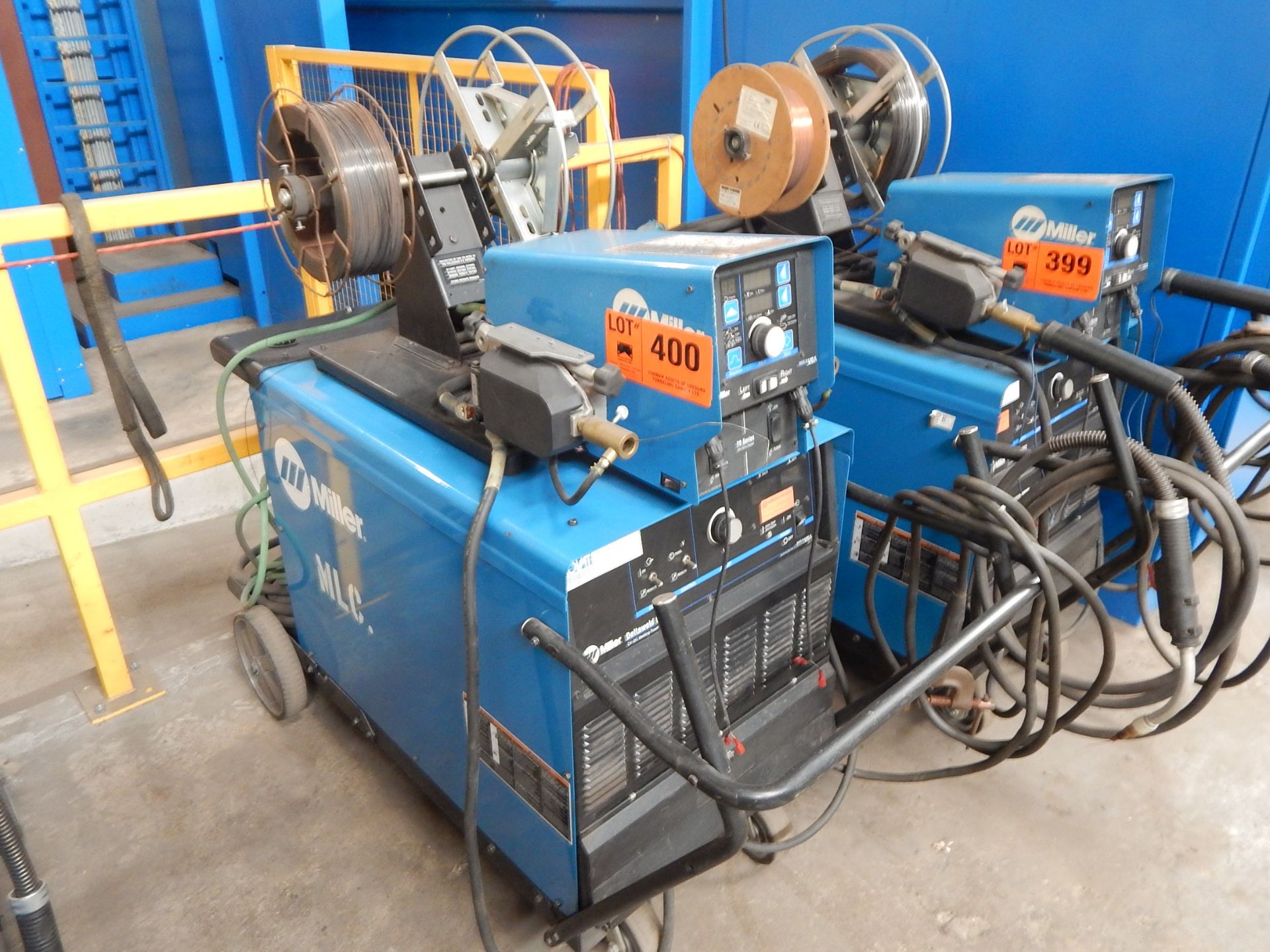 MILLER DELTAWELD 652 MIG WELDER WITH MILLER 70 SERIES MIG WIRE FEEDER