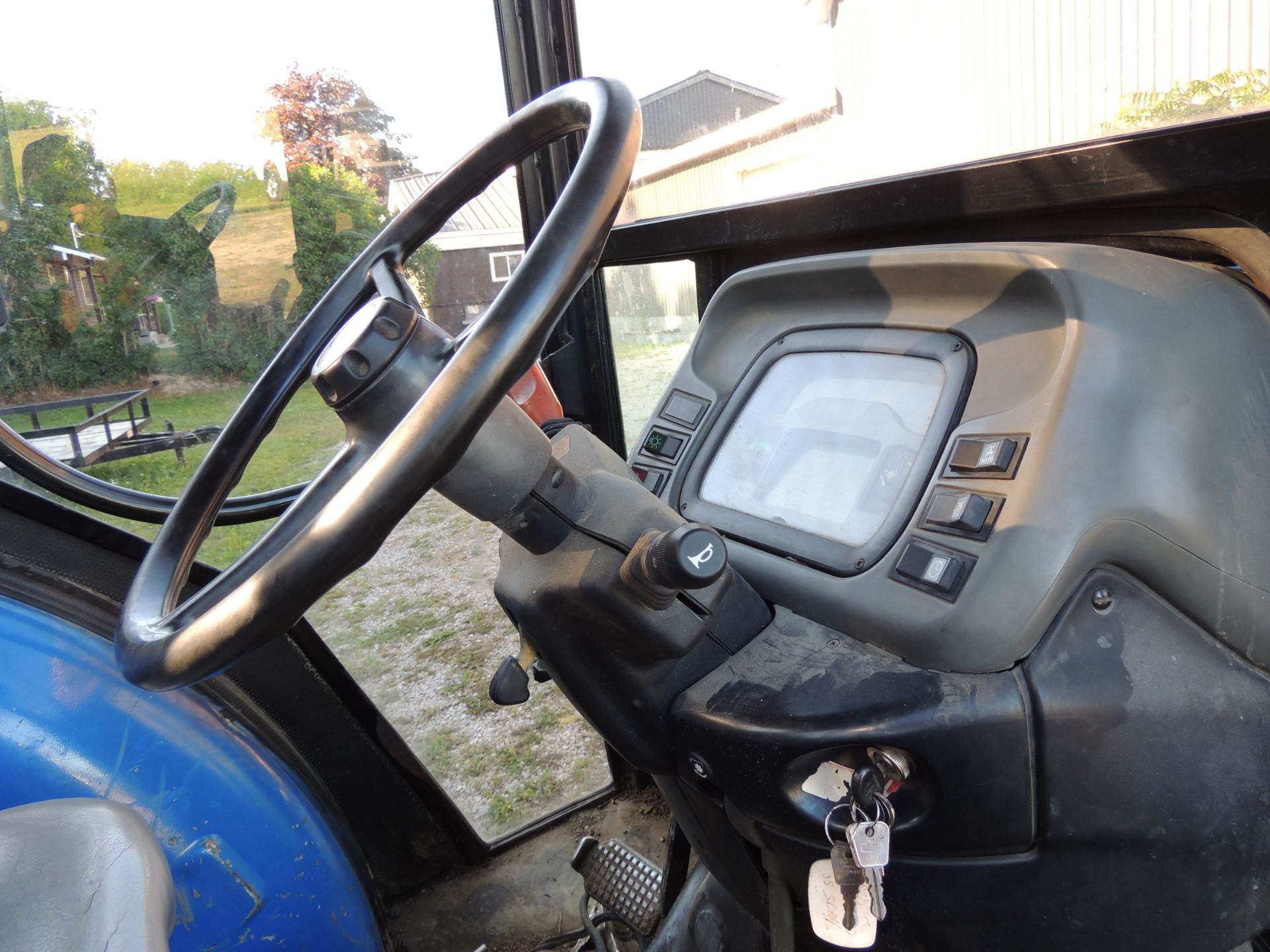 NEW HOLLAND TN75S DIESEL TRACTOR WITH IVECO 2.9L 3 CYLINDER ENGINE, 16.9-30 REAR TIRES, ENCLOSED - Image 4 of 5