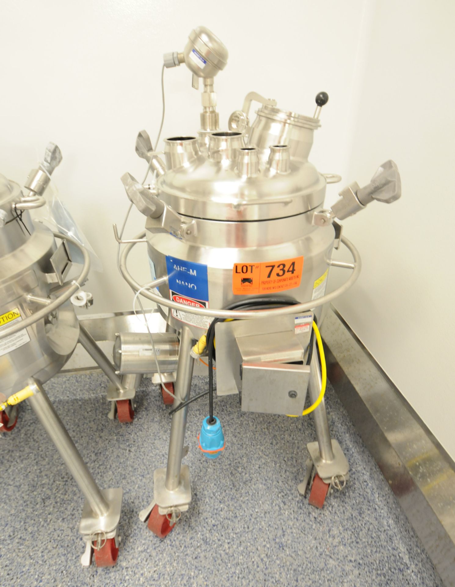 DCI (2009) AHF-M NANO PORTABLE JACKETED STAINLESS STEEL REACTOR VESSEL WITH 50 LITER CAPACITY, 45