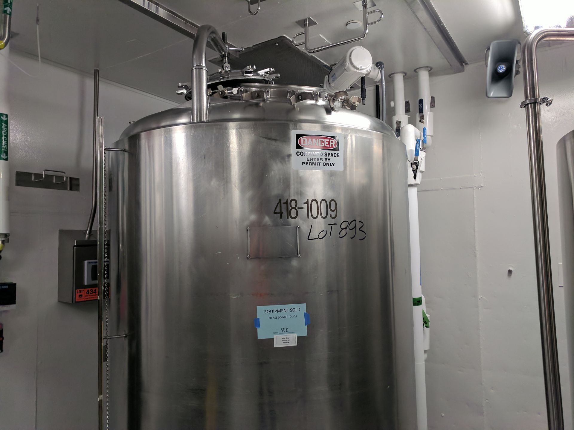 DCI (R&R 2001) TANK# P-9 STAINLESS STEEL JACKETED MIXING TANK WITH 4000 LITER CAPACITY, 50 PSIG @ - Image 2 of 3