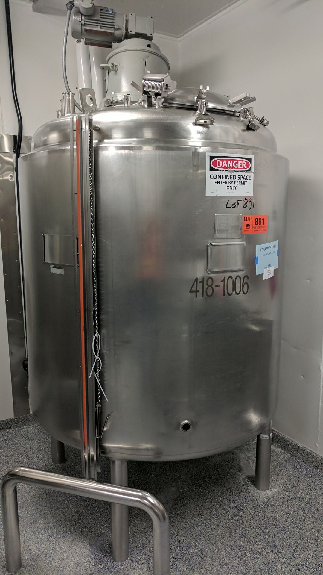 DCI (R&R 2001) TANK# P-9 STAINLESS STEEL JACKETED MIXING TANK WITH 4000 LITER CAPACITY, 50 PSIG @