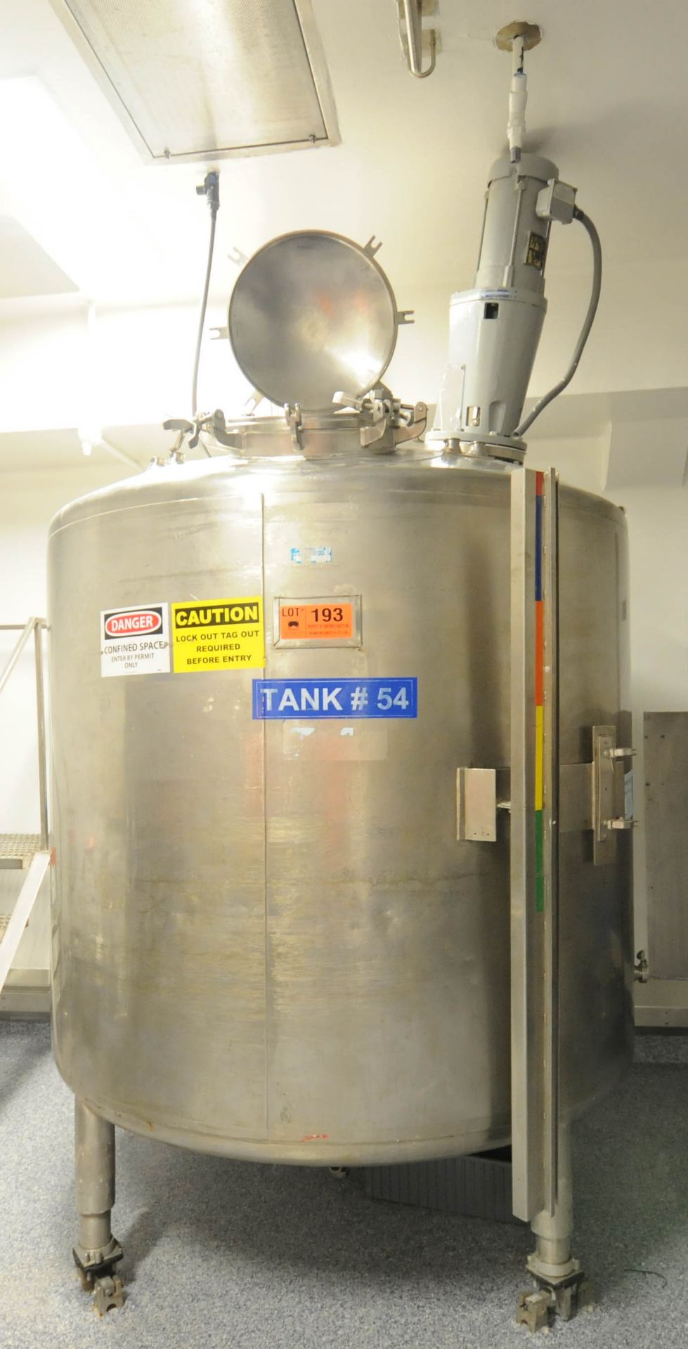 MUELLER T#54 STAINLESS STEEL JACKETED MIXING TANK WITH 4500 LITER CAPACITY, 25 PSI @ 300 DEG F