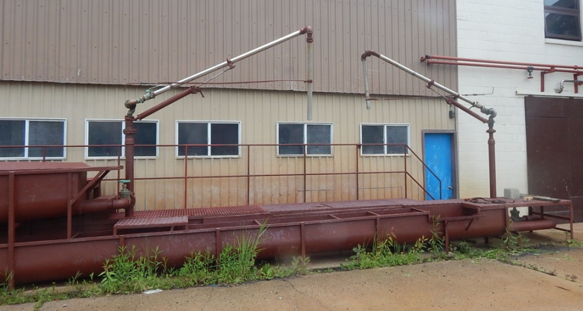APPROX 40' TOMATO WASH BASIN WITH INCLINE INFEED CONVEYOR AND (2) WASH SPRAYERS (CI) - Image 2 of 2