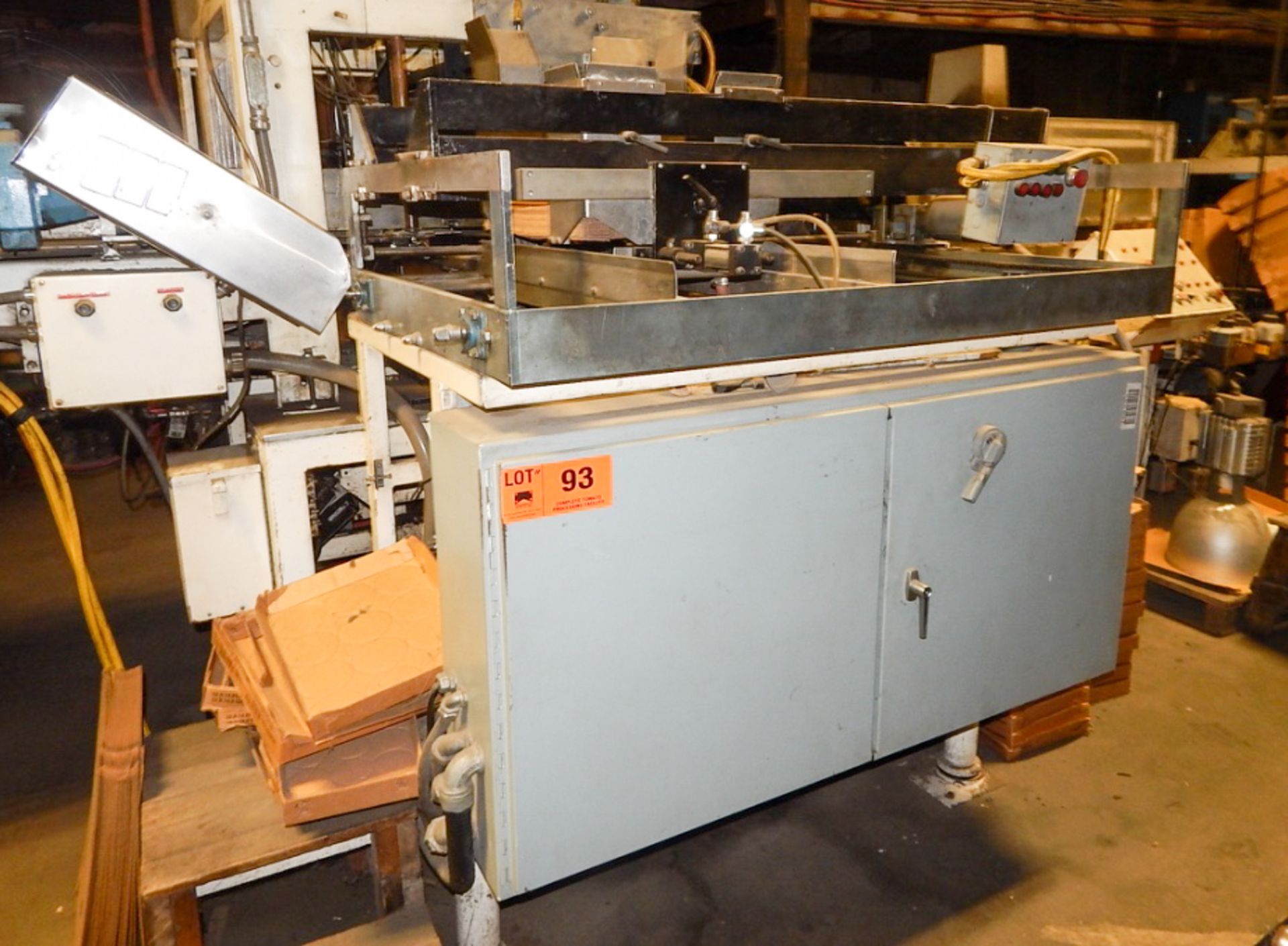 STANDARD KNAPP MODEL 333 TRAY FORMER WITH NORDSON 2304 HOT MELT APPLICATOR, S/N: N/A (CI)