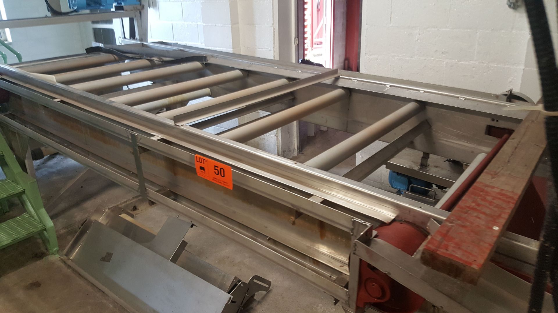 RAYTEX APPROX. 8' INCLINE INSPECTION/TRANSFER CONVEYOR (CI)