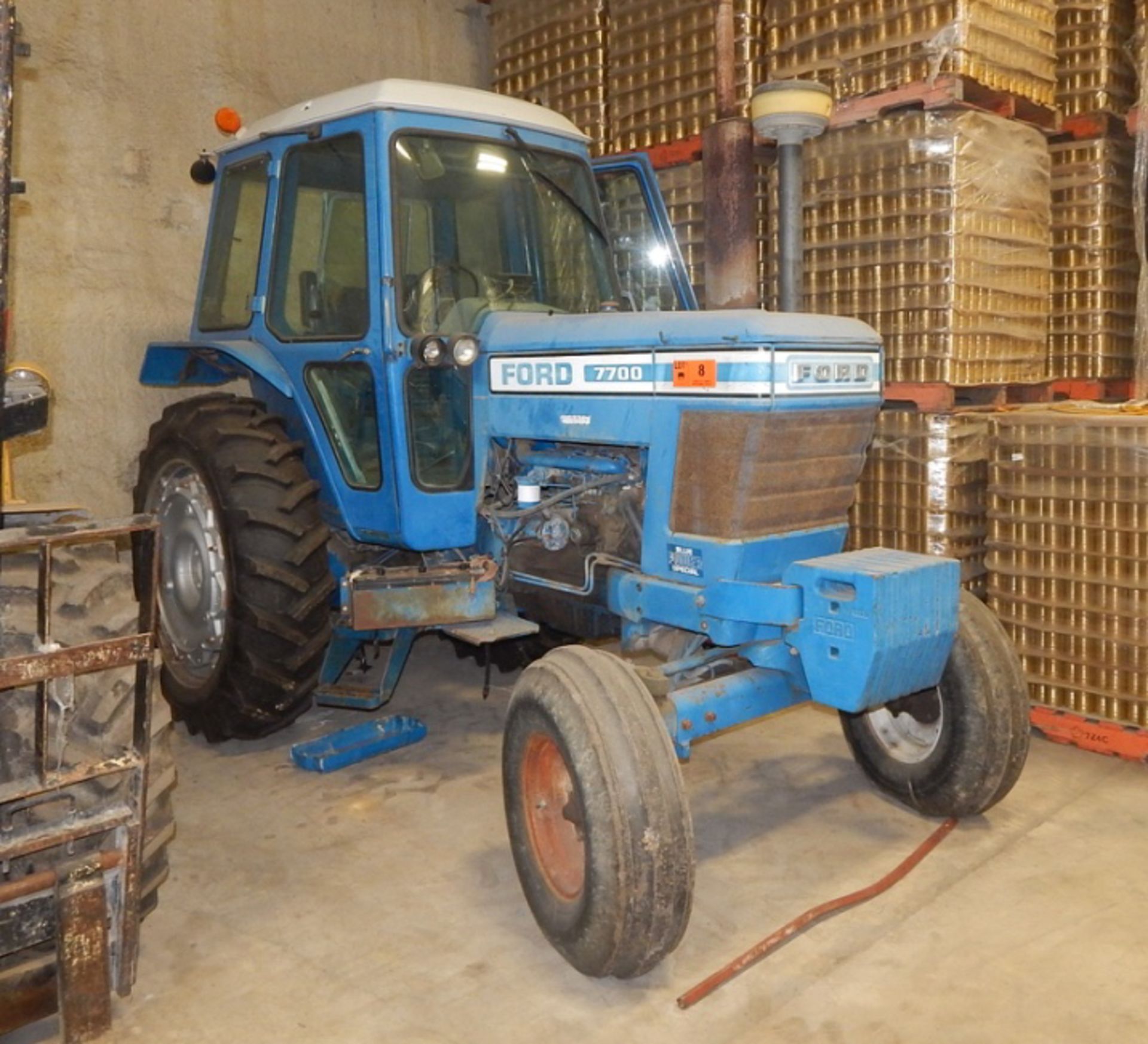 FORD 7700 DIESEL TRACTOR WITH 4.2L 4 CYLINDER ENGINE, 60" REAR TIRES, ENCLOSED CAB, RADIO, CLIMATE