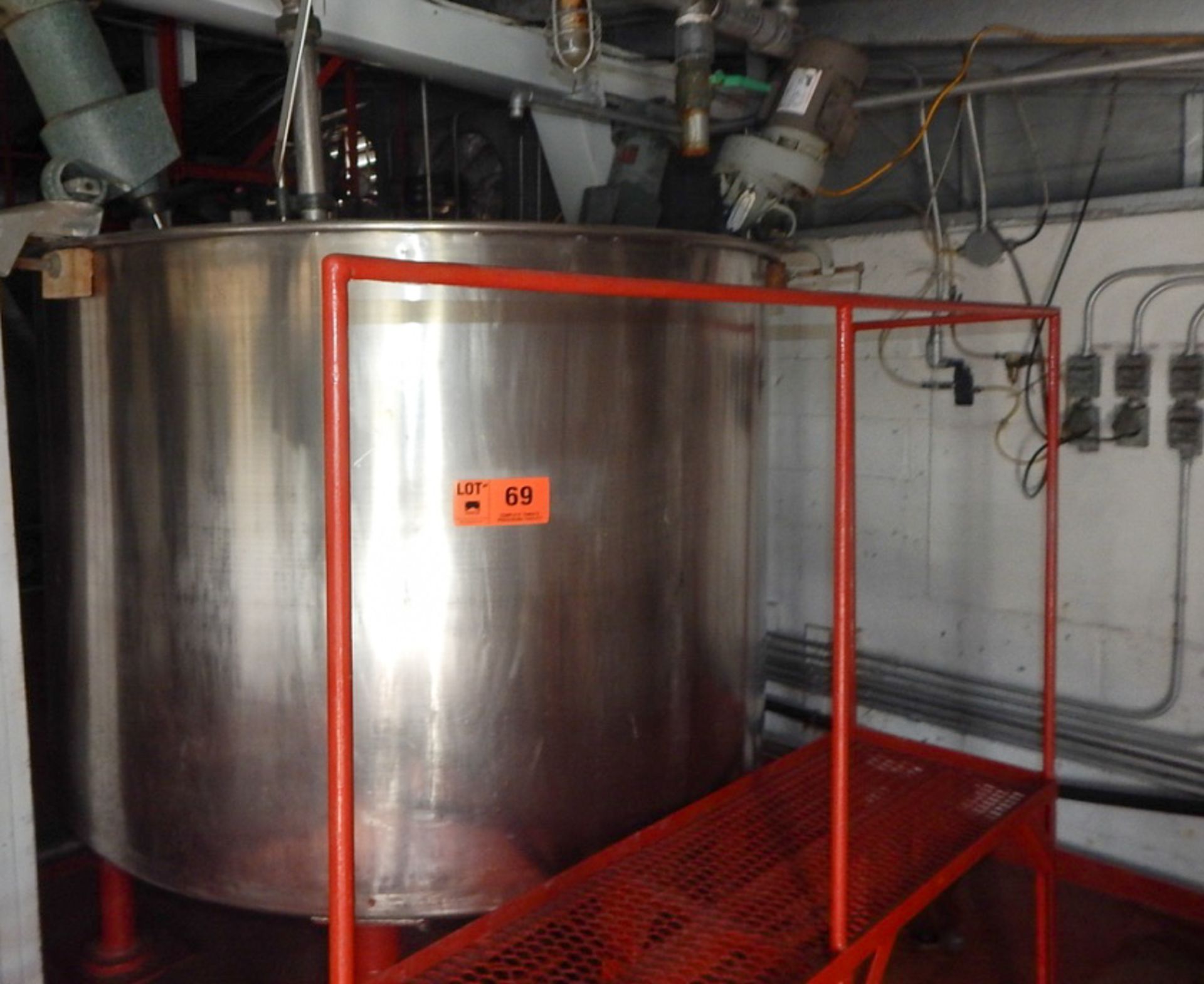 STAINLESS STEEL HOLDING TANK WITH (1) VALVE AND (2) LIGHTNIN AGITATORS (CI)