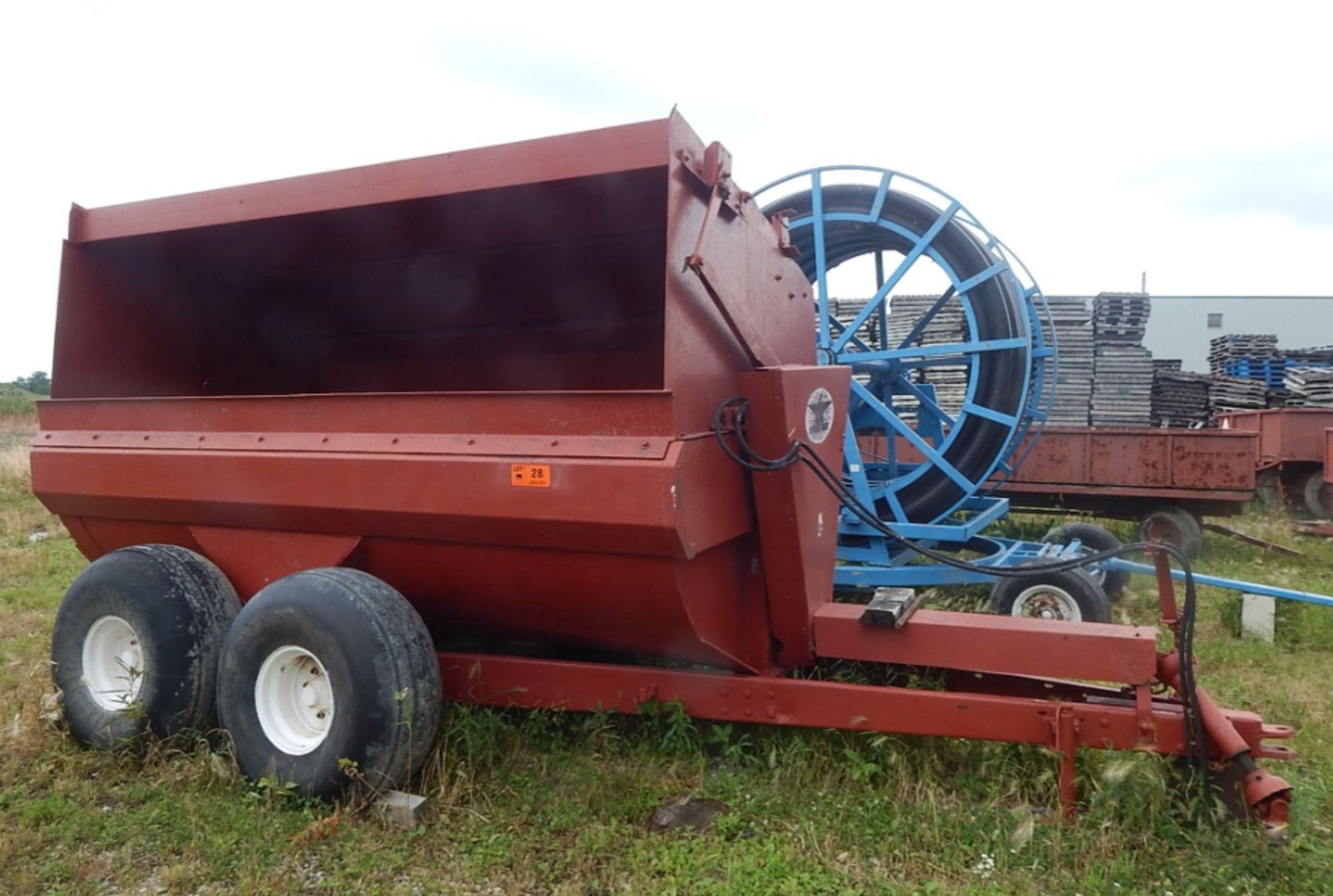 HAWKBILT 2440 FLAIL MANURE SPREADER, S/N: N/A