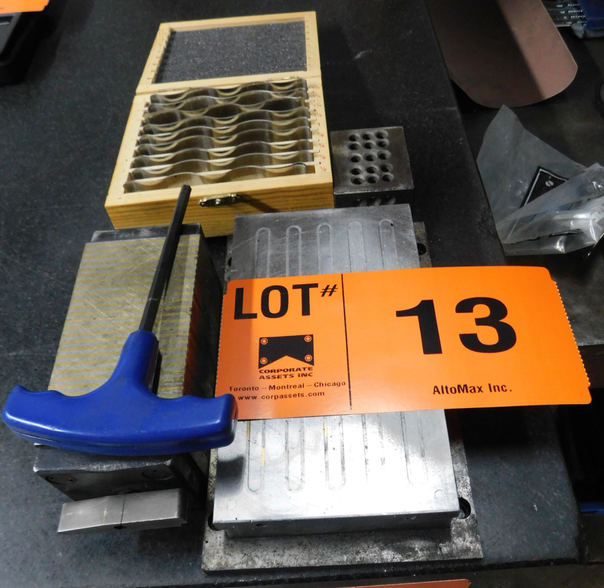 LOT/ MAGNETIC PLATES & PARALLELS