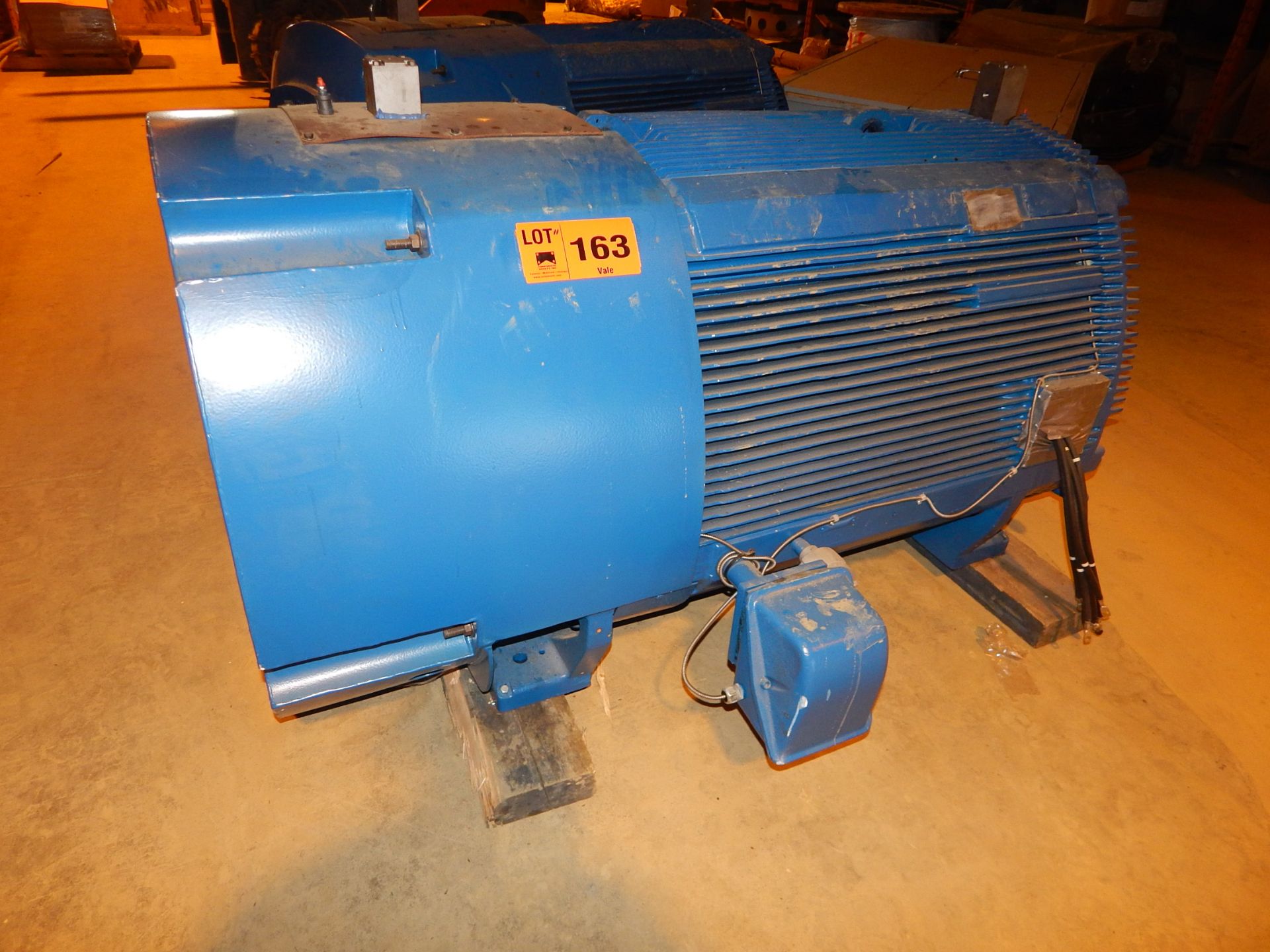 WESTINGHOUSE 650HP/887RPM/2300/4160VOLT/3PH ELECTRIC MOTOR (LOCATED AT STOBIE MINE) - Image 2 of 2