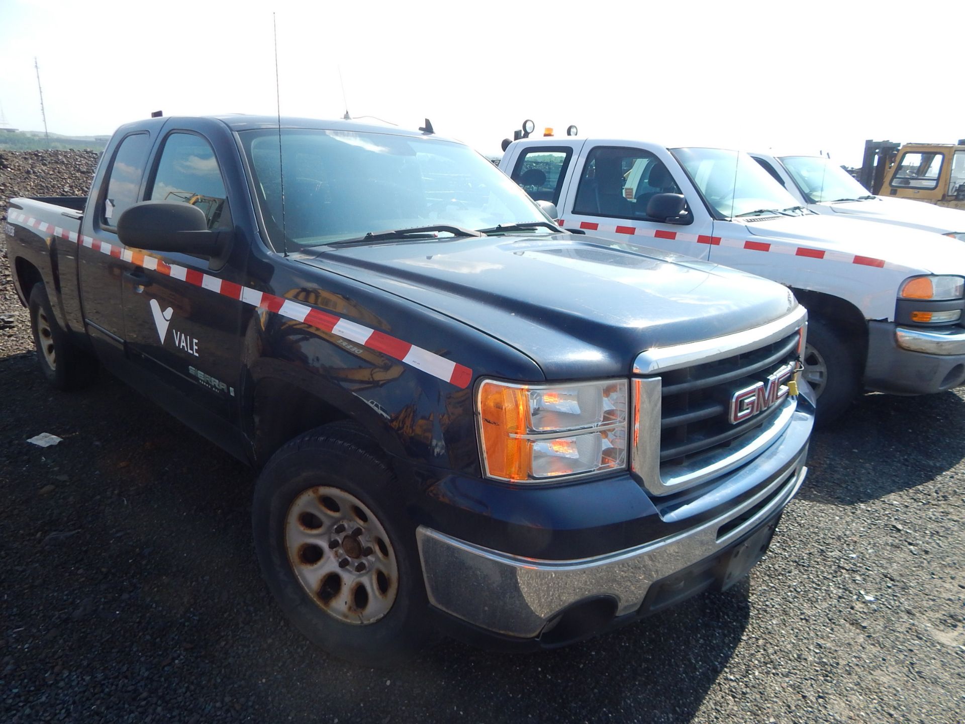 GMC SIERRA 1500 (2008) PICKUP TRUCK WITH V8 ENGINE, AUTOMATIC TRANSMISSION, 4X4, EXTENDED CAB VIN: - Image 4 of 5