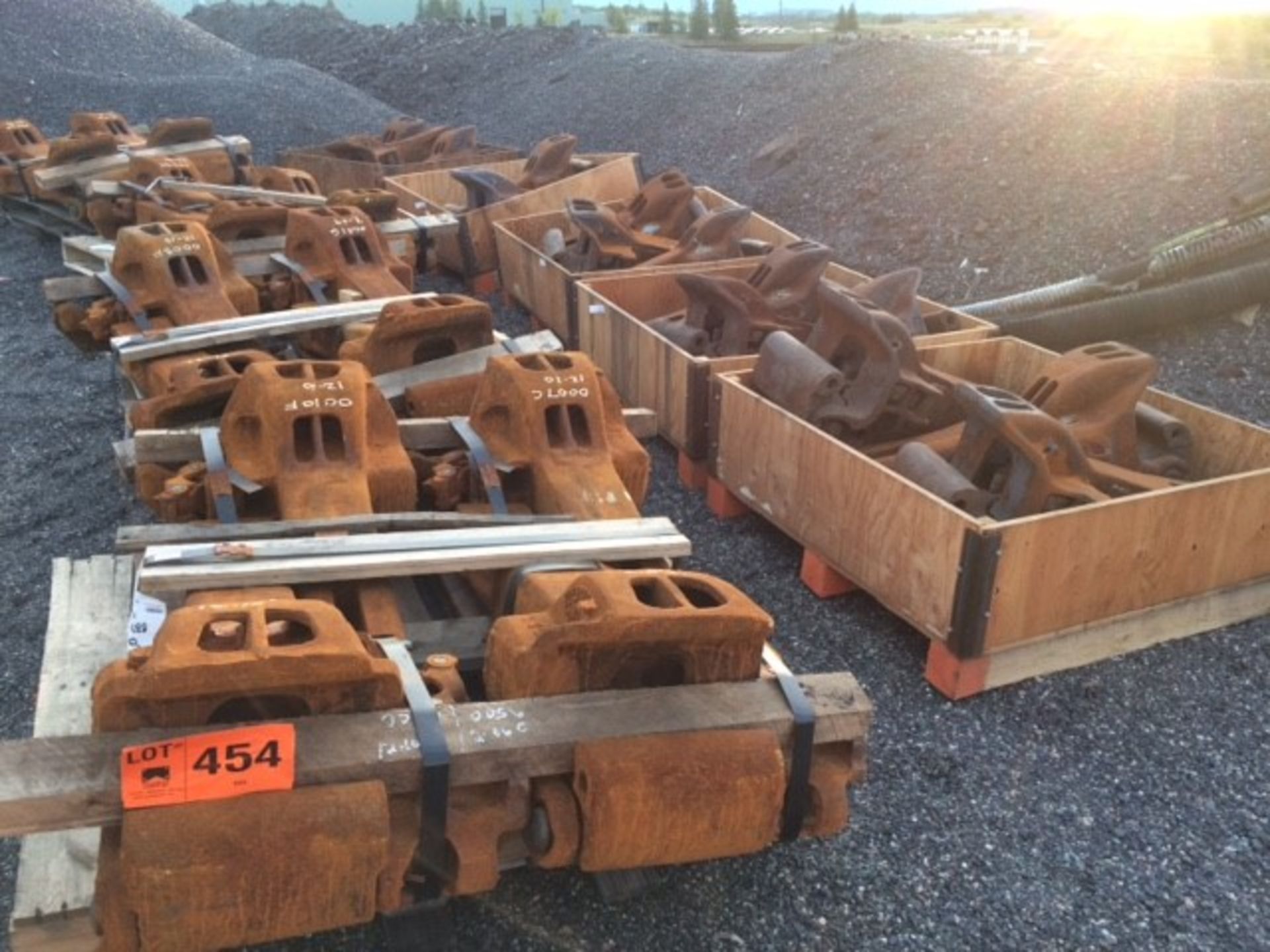 LOT/ RAIL ANKERS AND COUPLERS (LOCATED IN YARD)