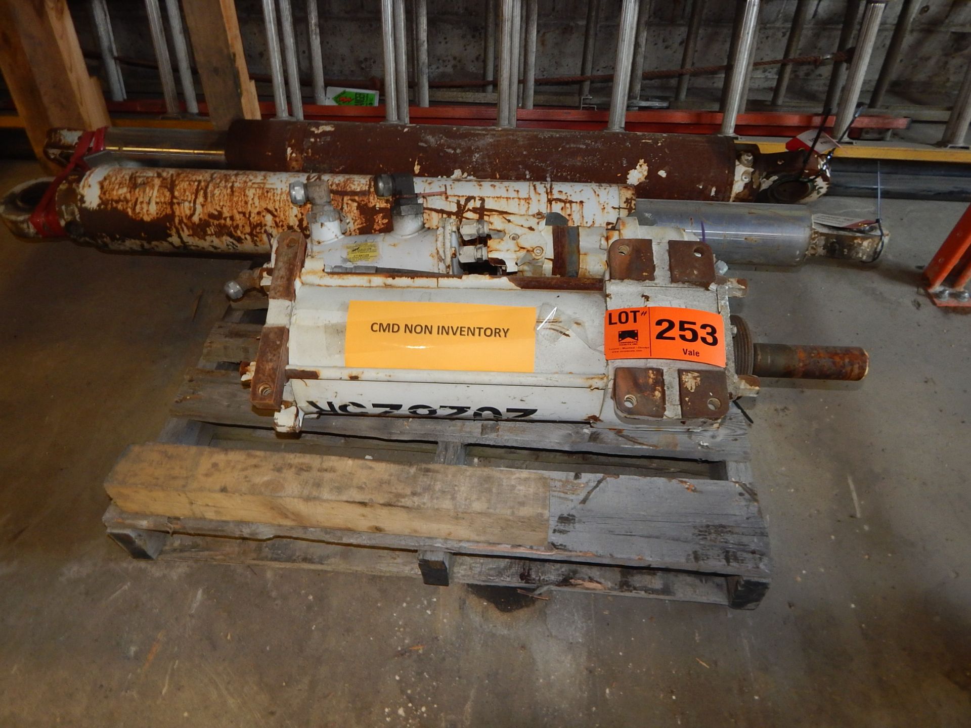 LOT/ HYDRAULIC CYLINDERS AND DRILL ATTACHMENTS (LOCATED AT CMD WAREHOUSE)