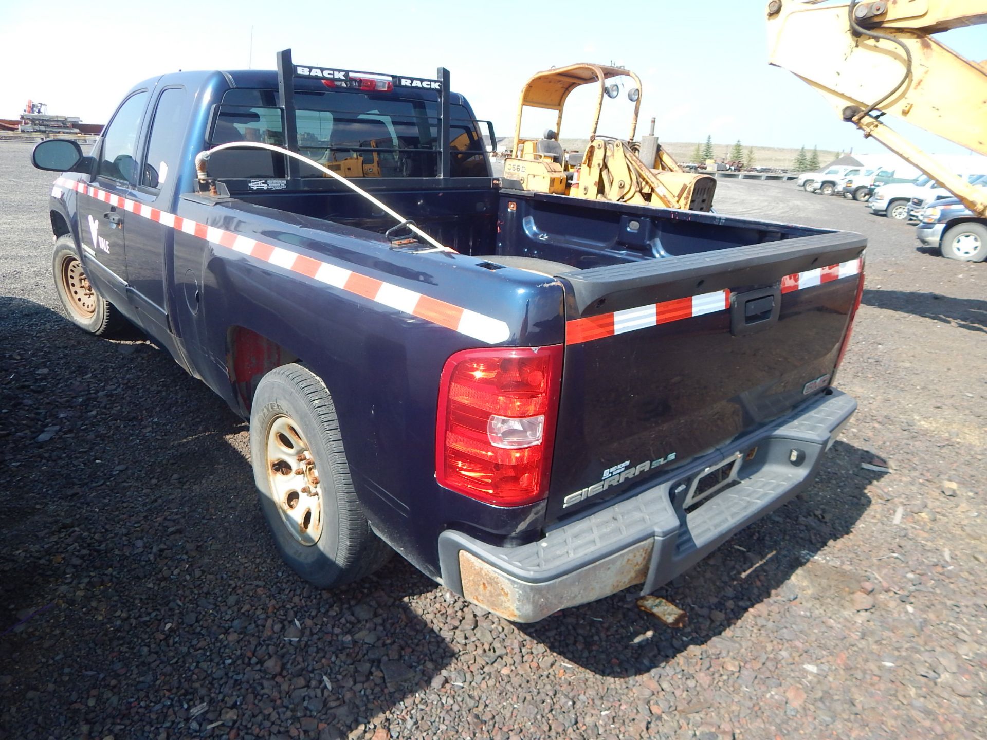 GMC SIERRA 1500 (2008) PICKUP TRUCK WITH V8 ENGINE, AUTOMATIC TRANSMISSION, 4X4, EXTENDED CAB VIN: - Image 2 of 5