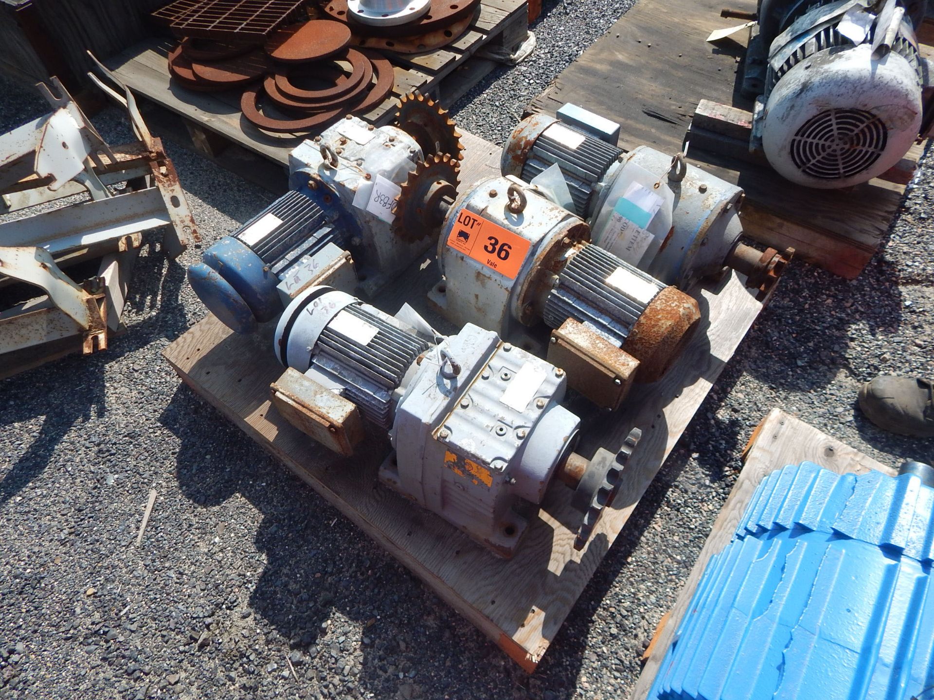 LOT/ ELECTRIC MOTORS AND GEARBOXES