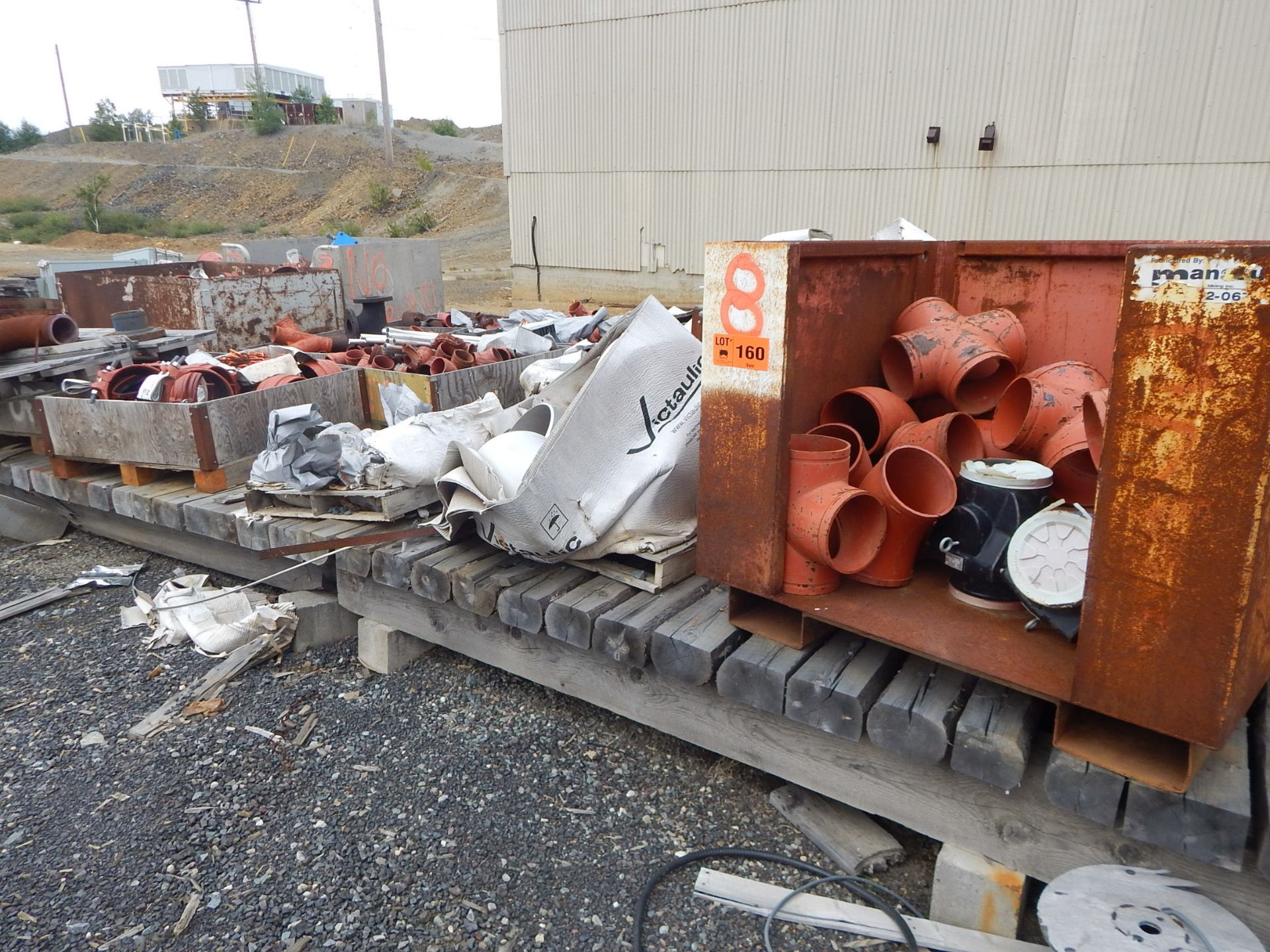 LOT/ ASSORTED CLAMPS,ELBOWS,JOINT AND TUBING (LOCATED AT STOBIE MINE)