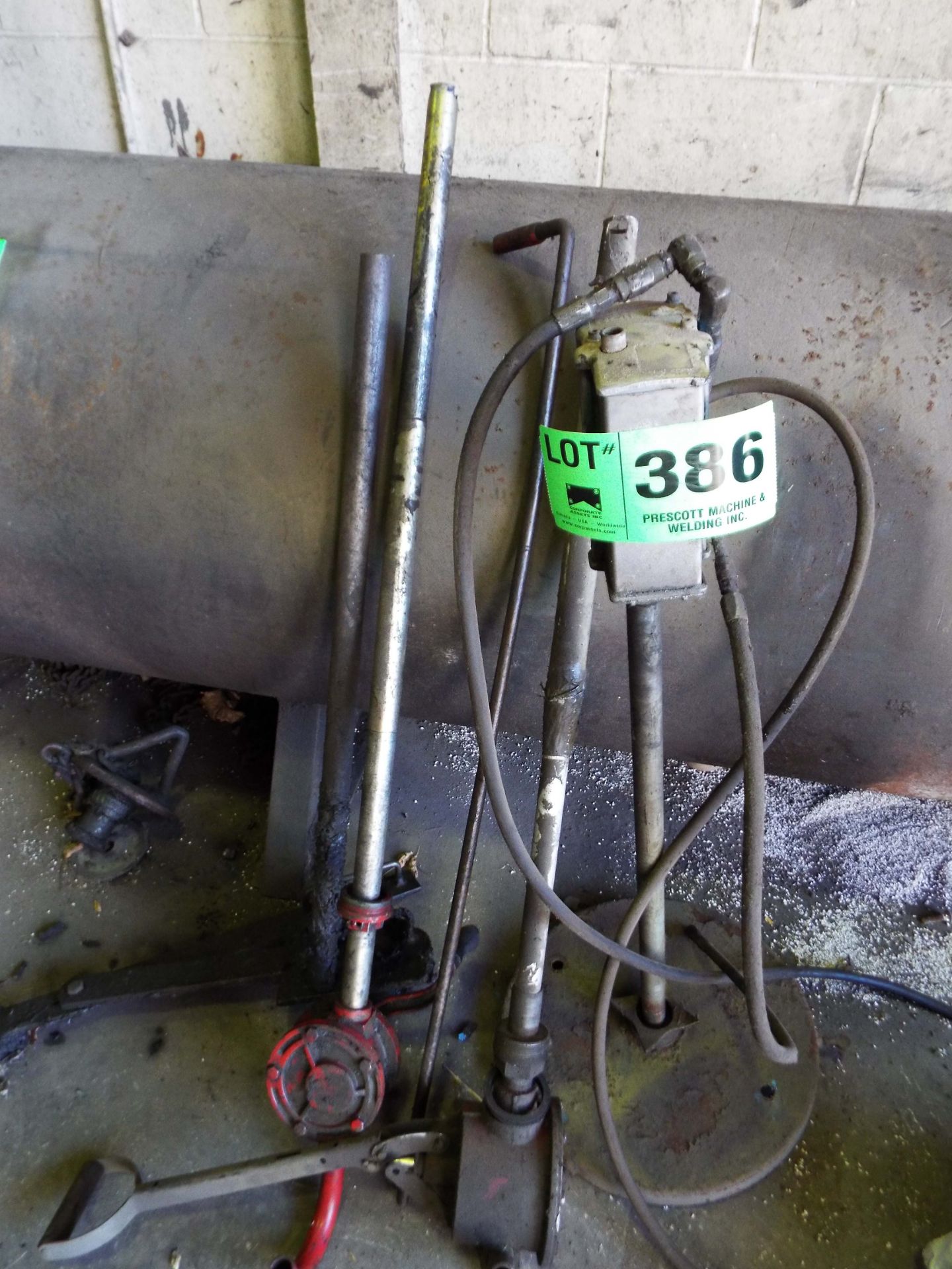 LOT/ BARREL PUMPS & PNEUMATIC GREASE PUMP WITH GUN