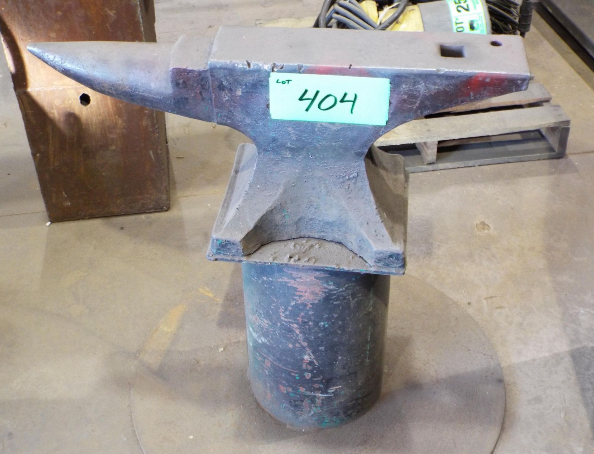 ANVIL WITH STAND