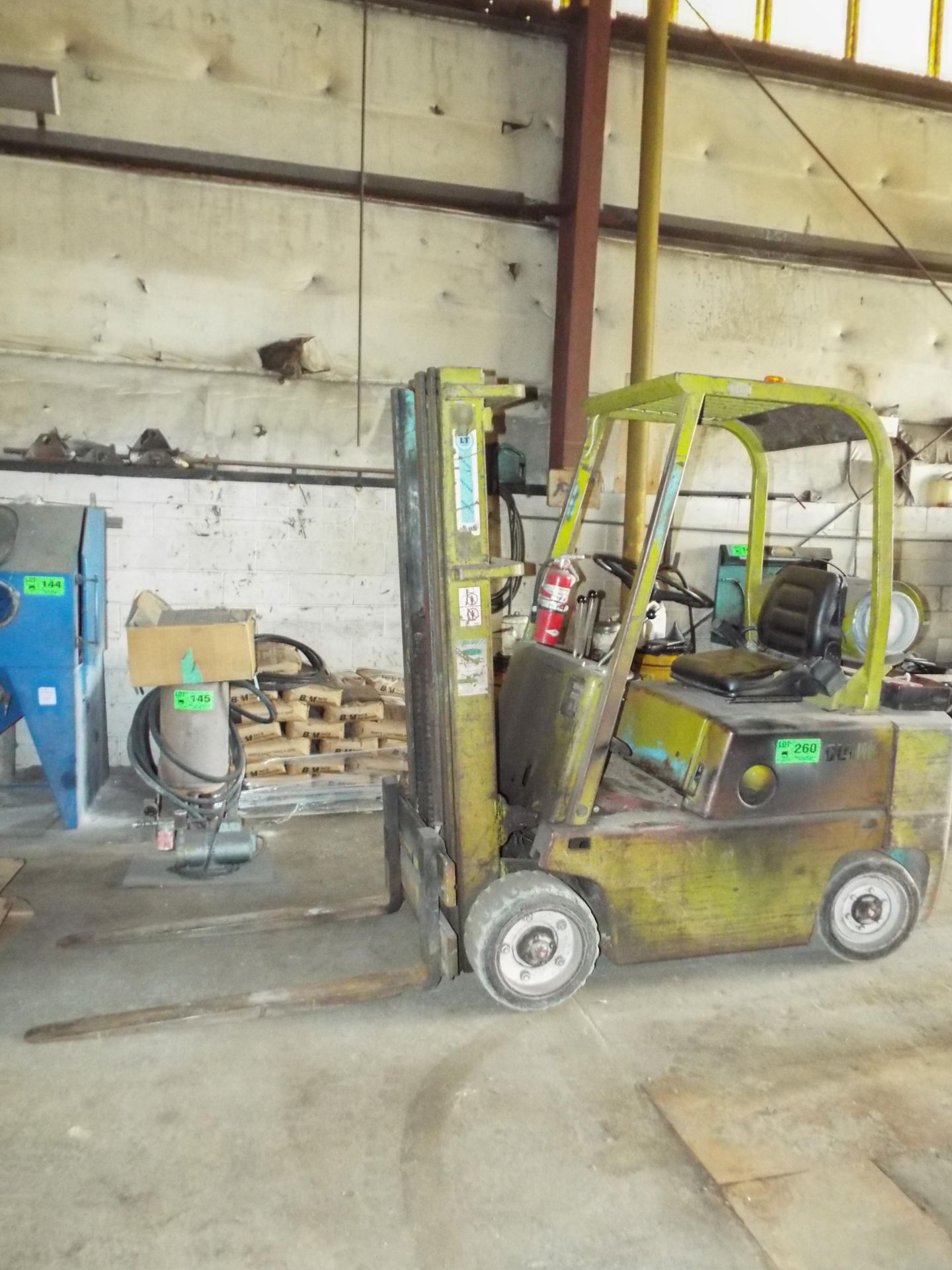 CLARK C500-45 LPG FORKLIFT WITH 4500 LB. CAPACITY, 3 STAGE MAST, 189" VERTICAL LIFT, SOLID TIRES,