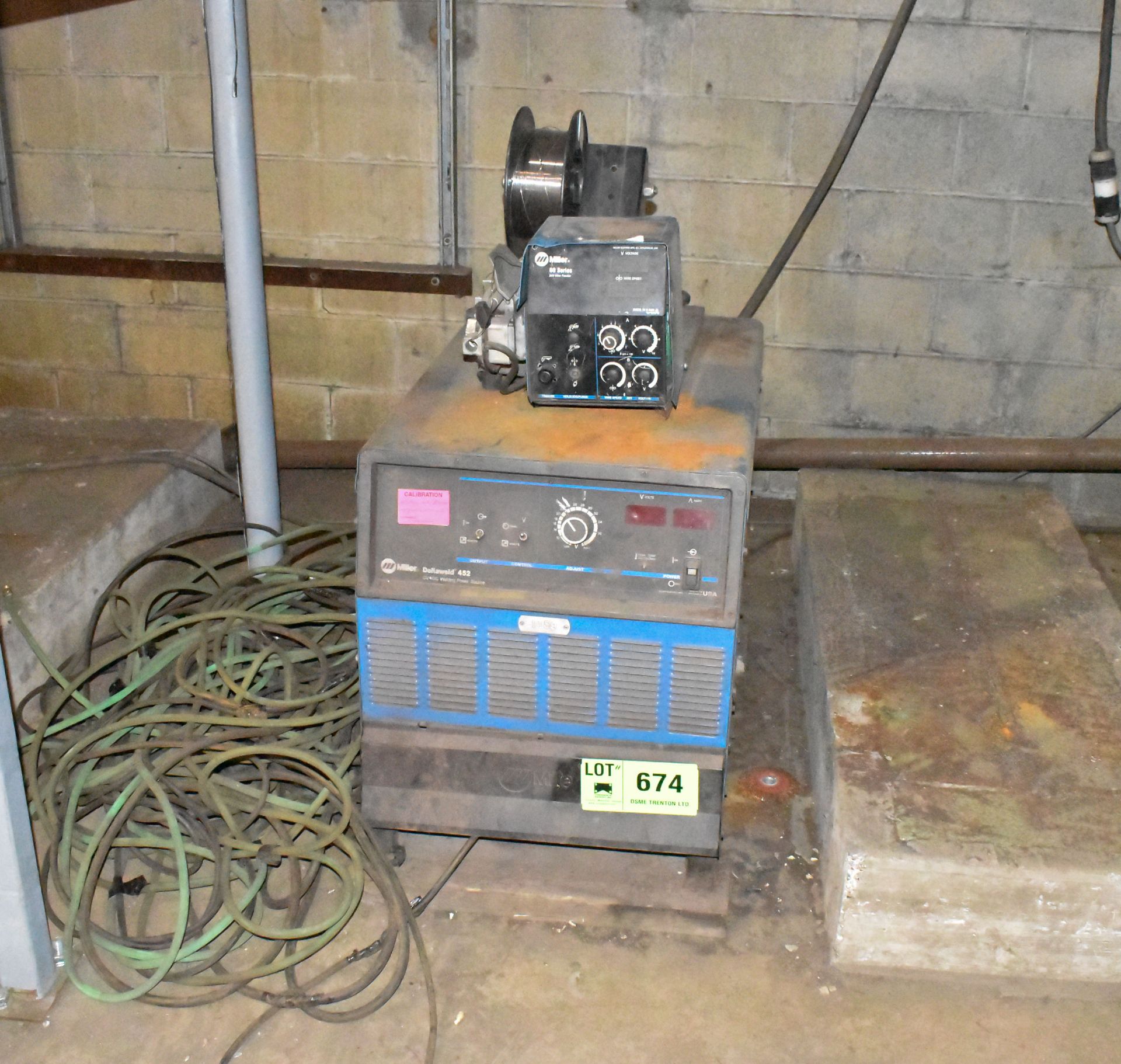 MILLER DELTAWELD 452 DIGITAL MIG WELDER WITH WIRE FEEDER (CI) [RIGGING FEE FOR LOT# 674 - $40 USD +