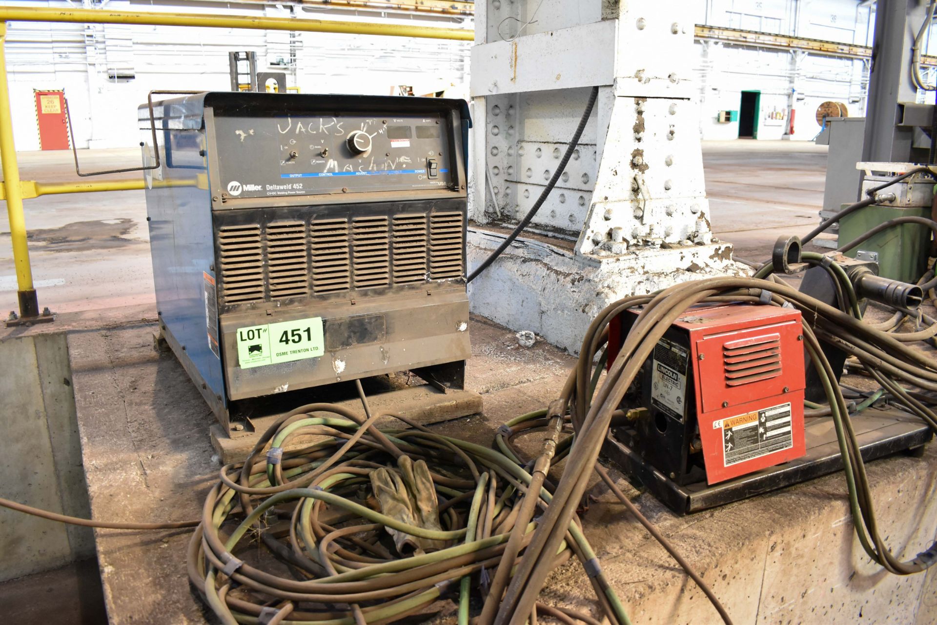 MILLER DELTAWELD 452 MIG WELDER WITH WIRE FEEDER (CI) [RIGGING FEE FOR LOT# 451 - $40 USD +PLUS