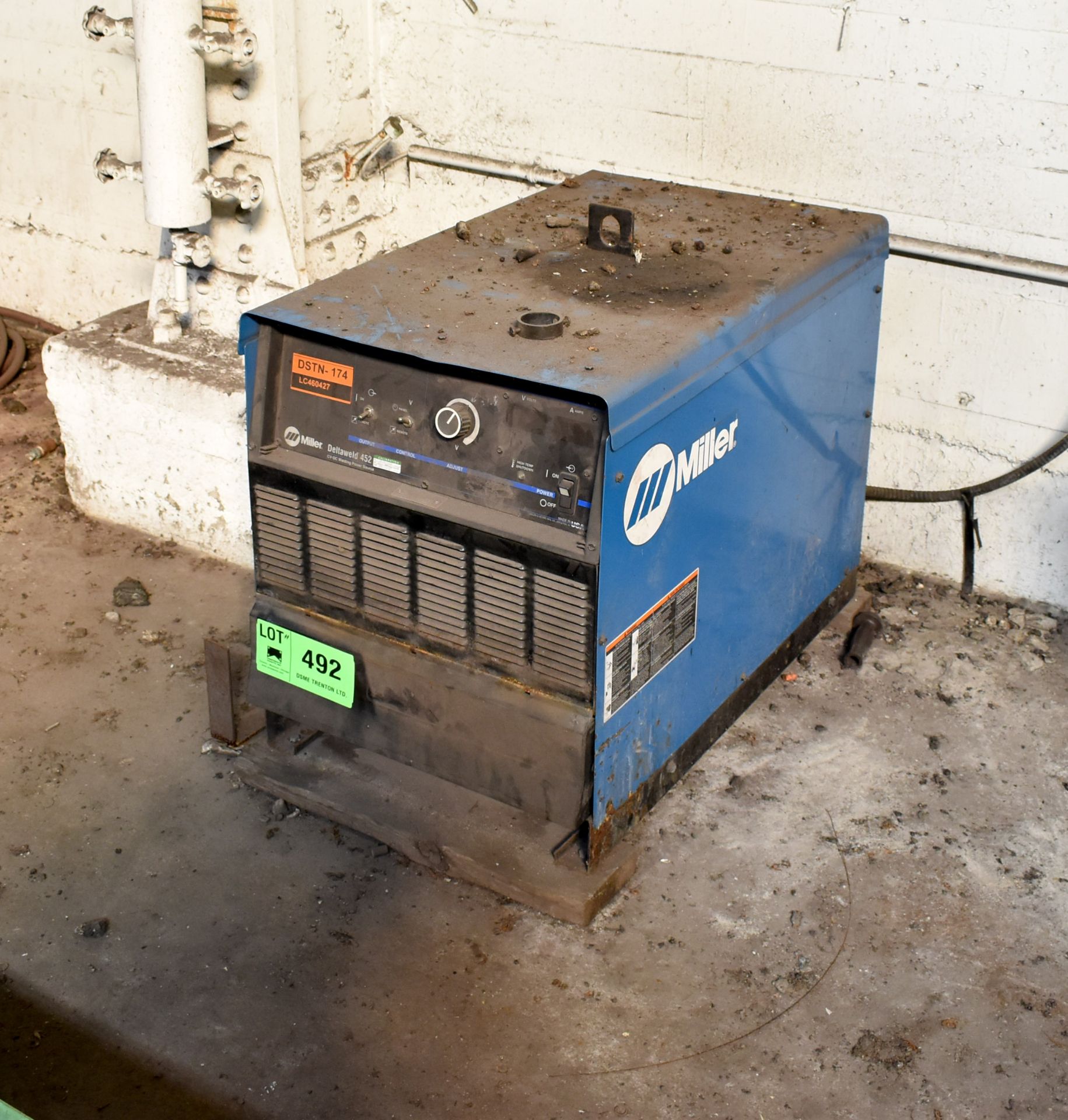 MILLER DELTAWELD 452 WELDING POWER SOURCE (CI) [RIGGING FEE FOR LOT# 492 - $40 USD +PLUS TAXES]