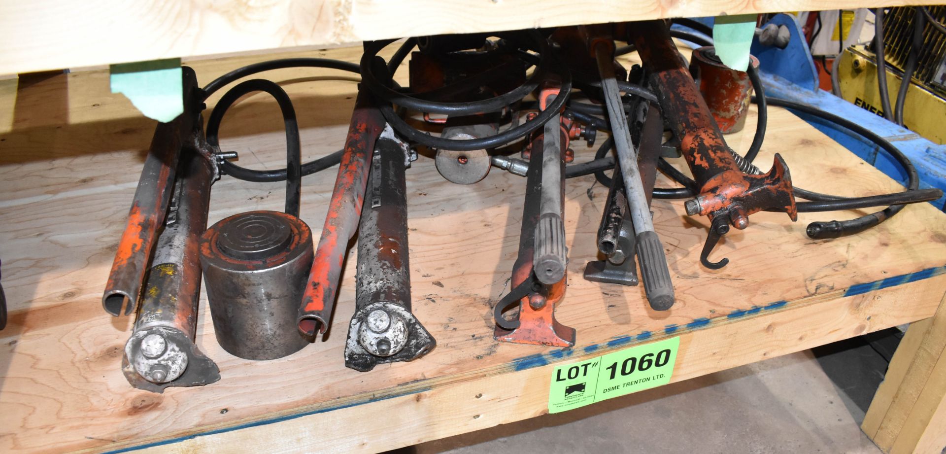 LOT/ HYDRAULIC JACKS