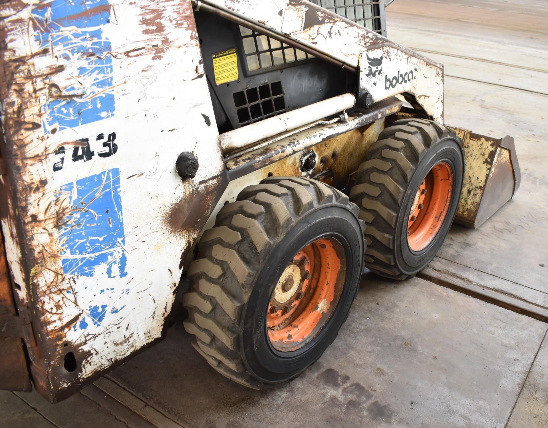 BOBCAT 743 SKID STEER LOADER WITH DIESEL ENGINE, BUCKET ATTACHMENT, PNEUMATIC TIRES, APPROX 3312 - Image 5 of 5