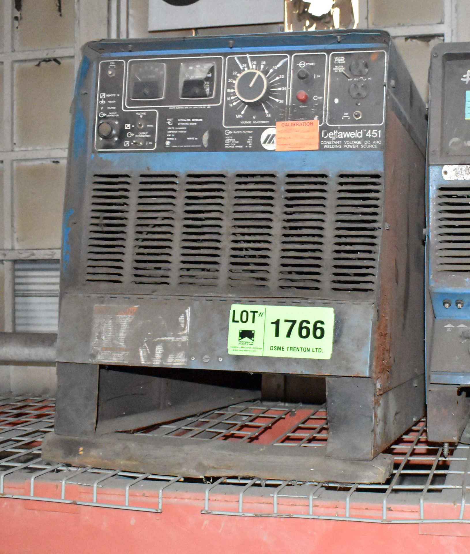 MILLER DELTAWELD 451 WELDING POWER SOURCE [RIGGING FEE FOR LOT# 1766 - $40 USD +PLUS TAXES]