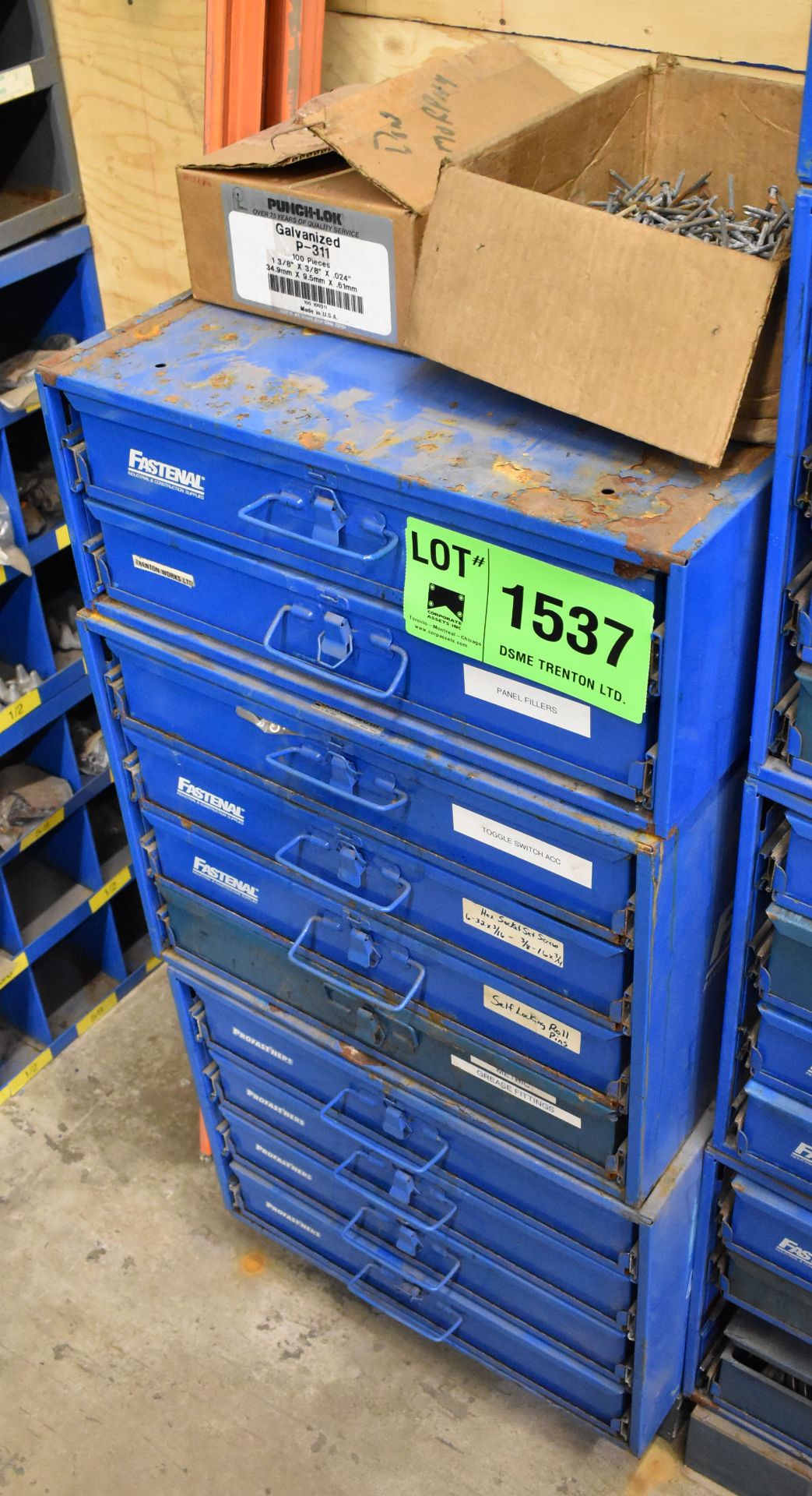 LOT/ FASTENAL HARDWARE CABINET WITH CONTENTS