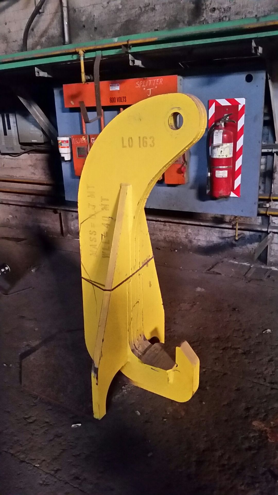 L0163 C-TYPE LIFTING HOOK WITH 40 TON CAPACITY