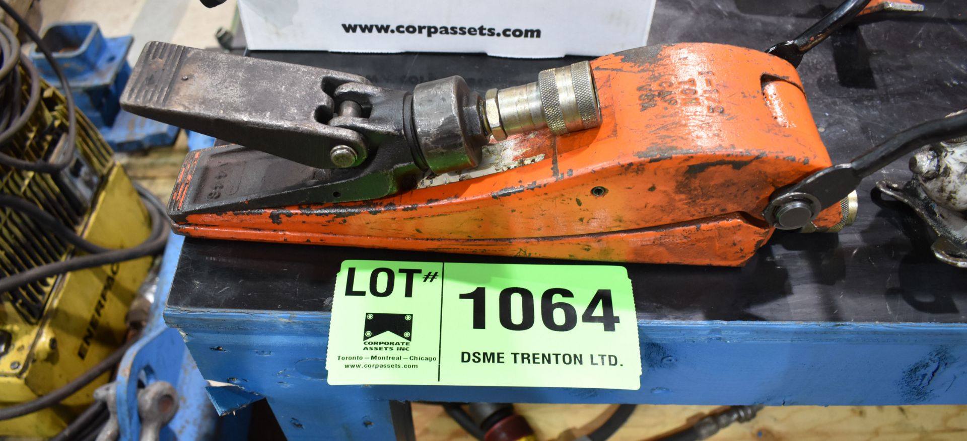 LOT/ HYDRAULIC FRAME PULLERS