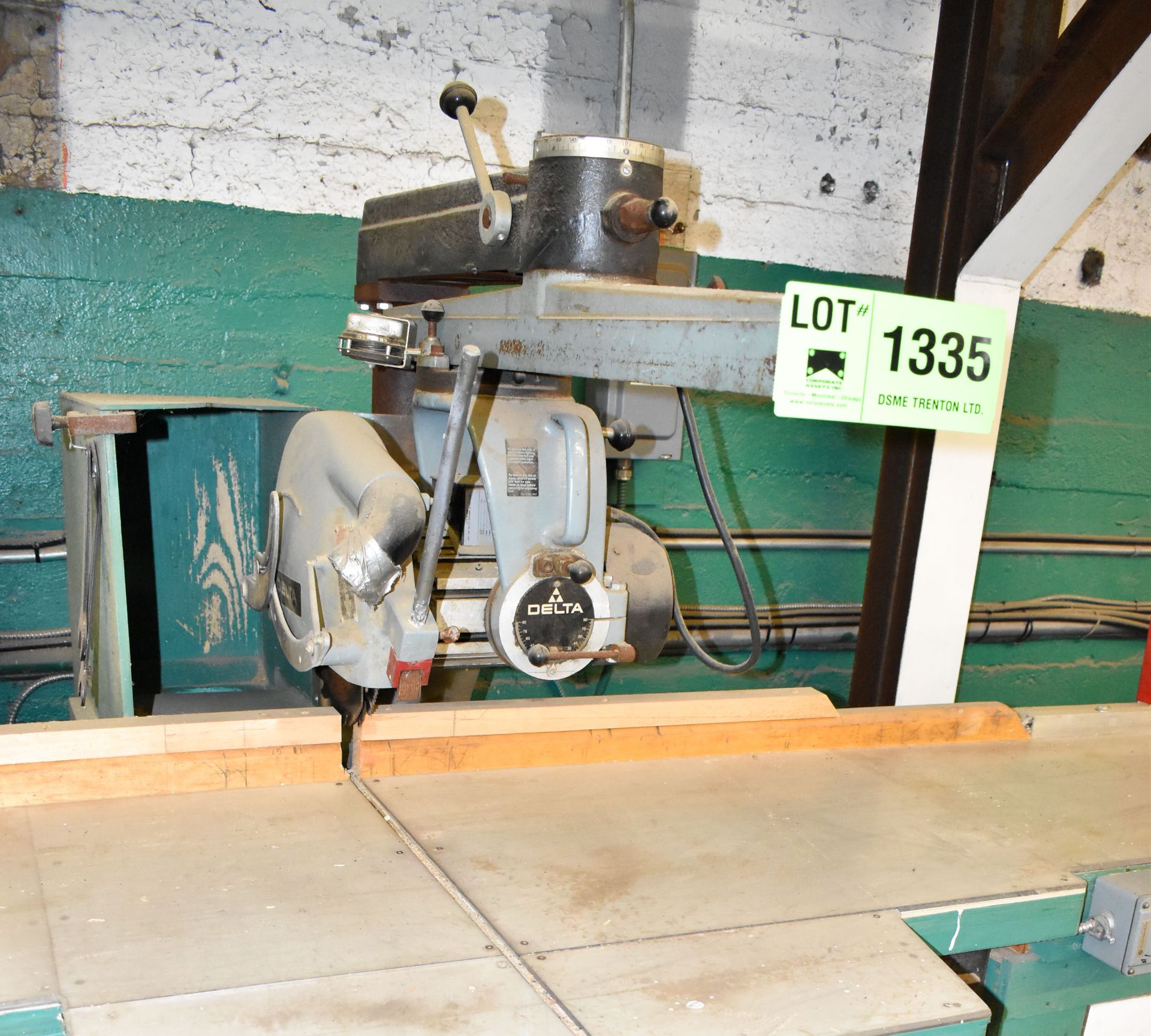 DELTA 10" RADIAL ARM SAW (CI) [RIGGING FEE FOR LOT# 1335 - $150 USD +PLUS TAXES]