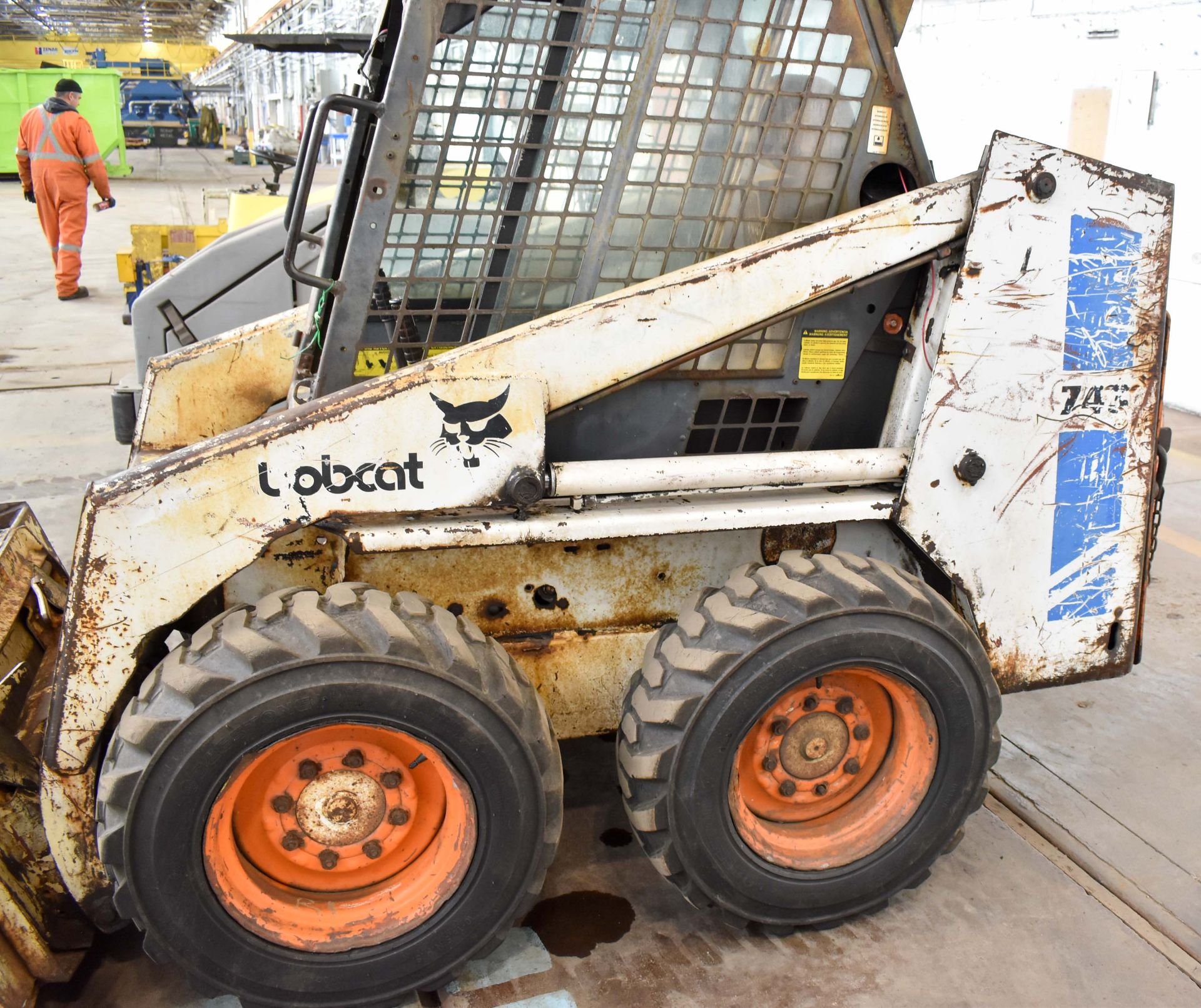 BOBCAT 743 SKID STEER LOADER WITH DIESEL ENGINE, BUCKET ATTACHMENT, PNEUMATIC TIRES, APPROX 3312 - Image 3 of 5