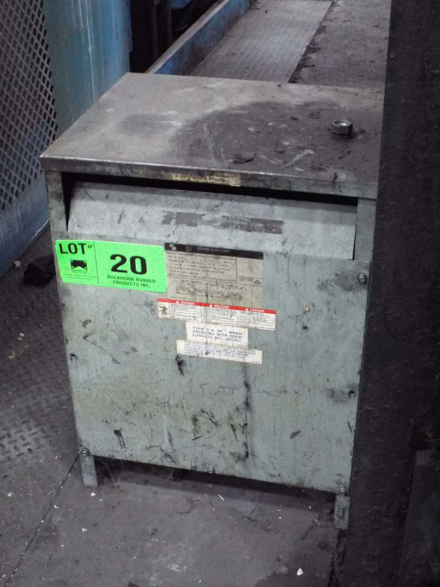 SQUARE D 15KVA/240 HV - 120 LV/3 PH TRANSFORMER (CI)