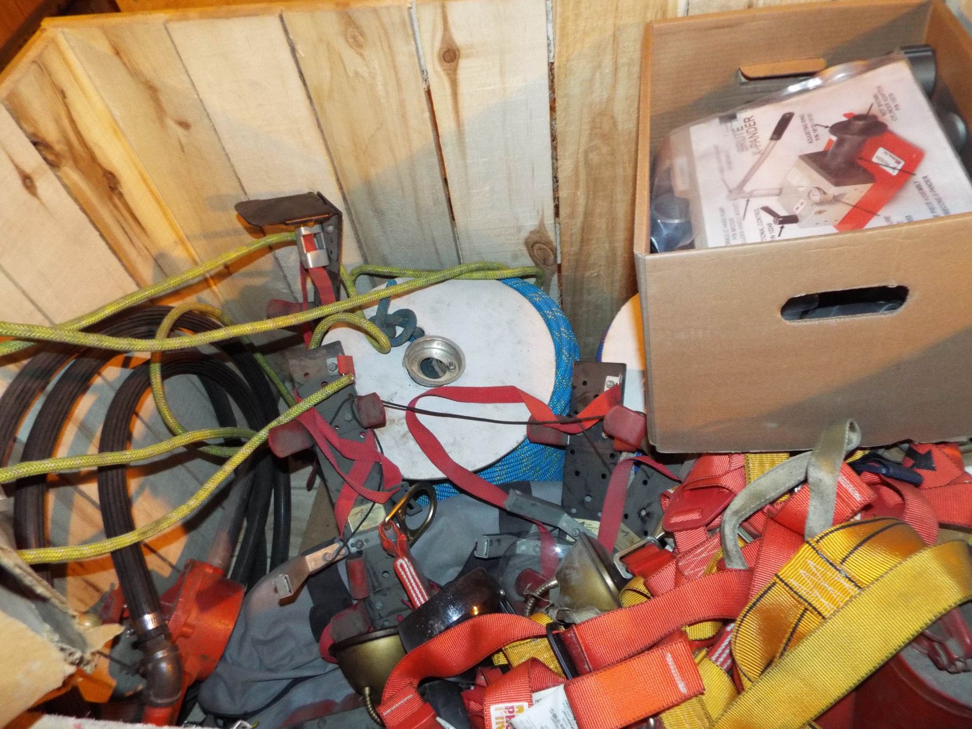 LOT/ CONTENTS OF SKID - FIRE FIGHTING & SAFETY EQUIPMENT INCLUDING ROPES, SAFETY HARNESSES, FALL - Image 3 of 3