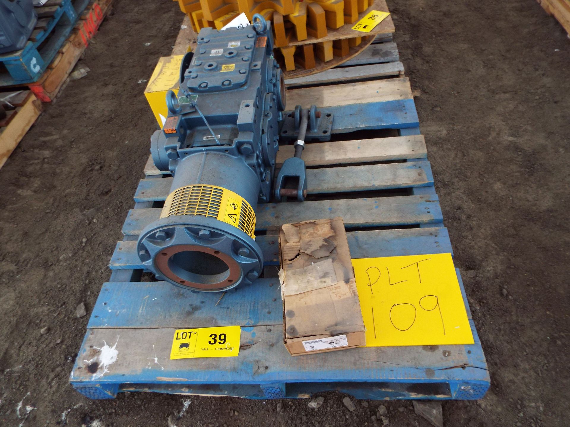 LOT/ CONTENTS OF SKID - SEW EURODRIVE GEARBOX WITH 10 HP, 110.18 RATIO, INPUT 1740 RPM, OUTPUT 16