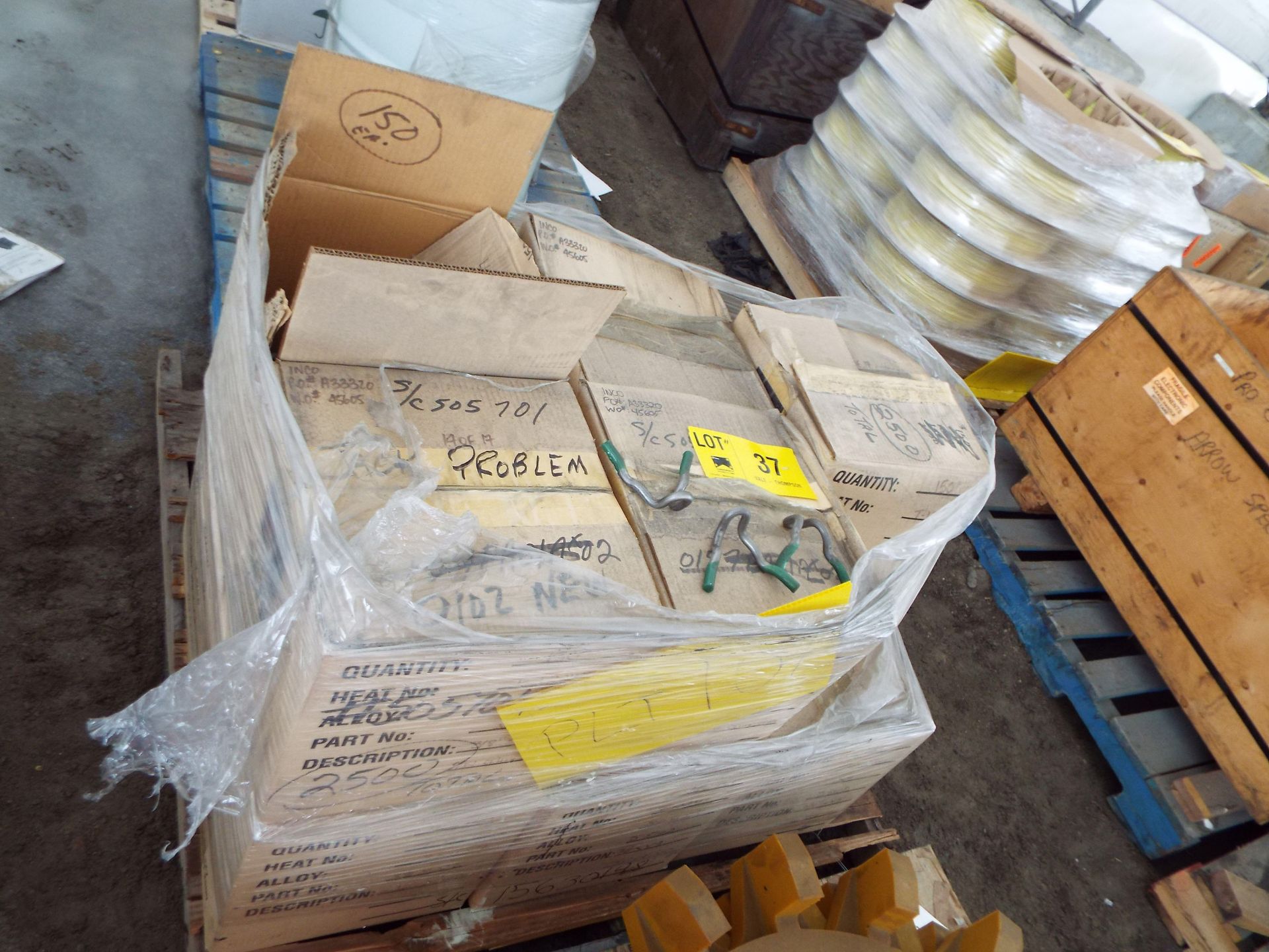 LOT/ CONTENTS OF SKID - (APPROX. 13 BOXES/ 2500 PC PER BOX) 304MM X 3/8" REFRACTORY ANCHORS (PLT