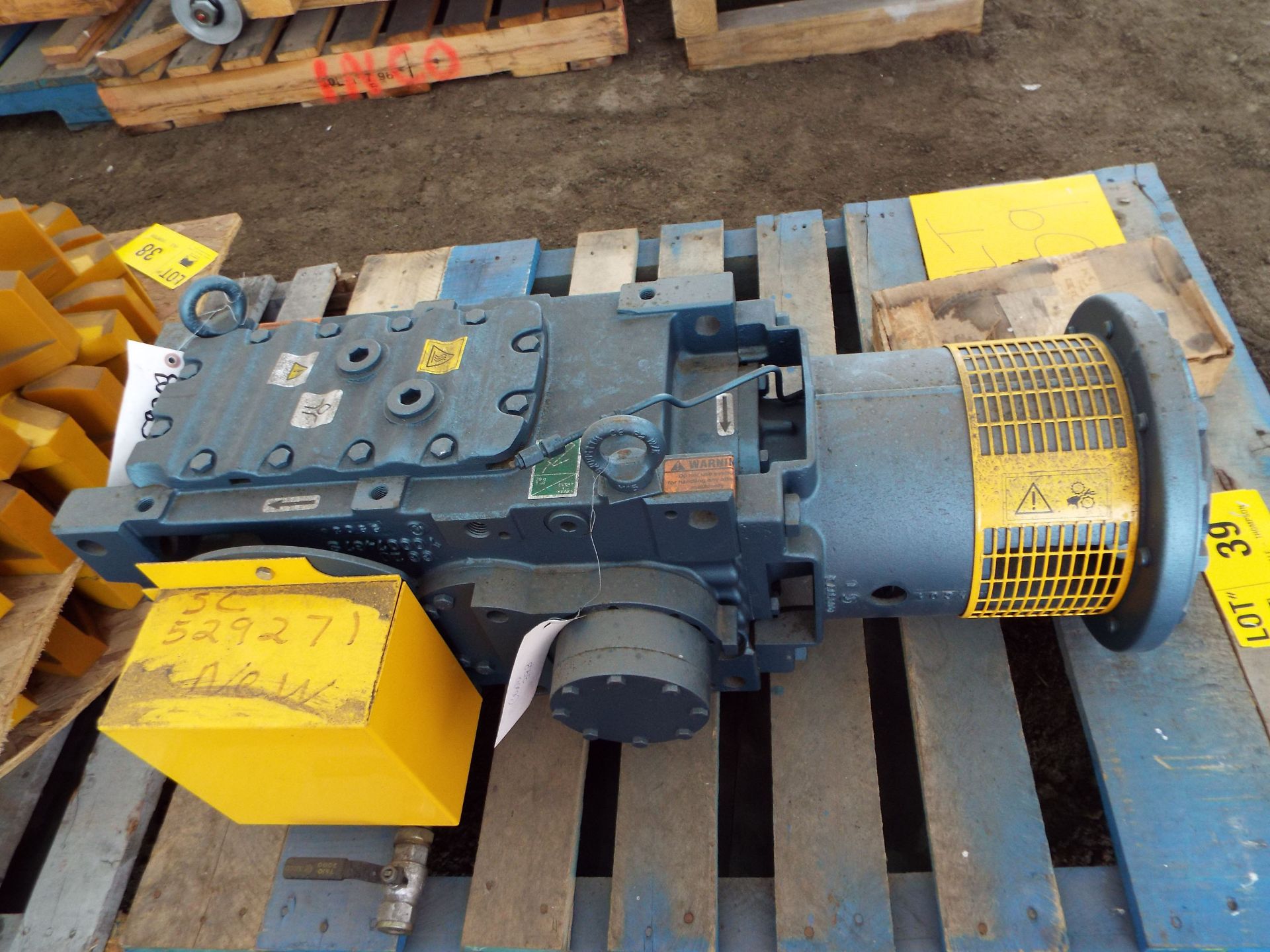 LOT/ CONTENTS OF SKID - SEW EURODRIVE GEARBOX WITH 10 HP, 110.18 RATIO, INPUT 1740 RPM, OUTPUT 16 - Image 3 of 4