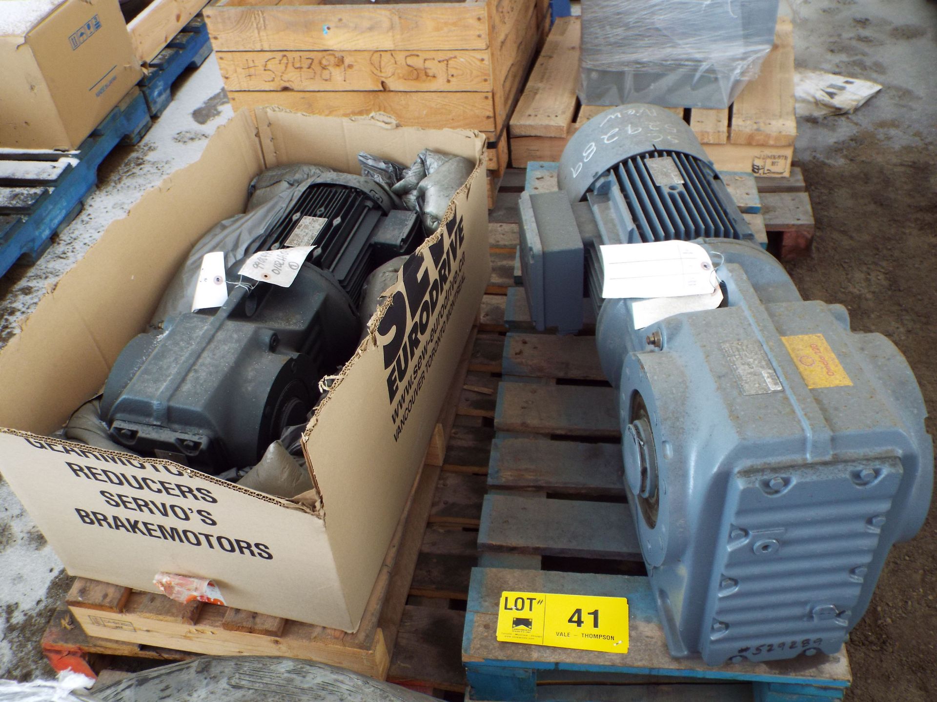 LOT/ CONTENTS OF SKID - (1) SEW EURODRIVE GEARBOX WITH 10 HP, 330/575V, 1740 RPM, 3-PHASE ELECTRIC