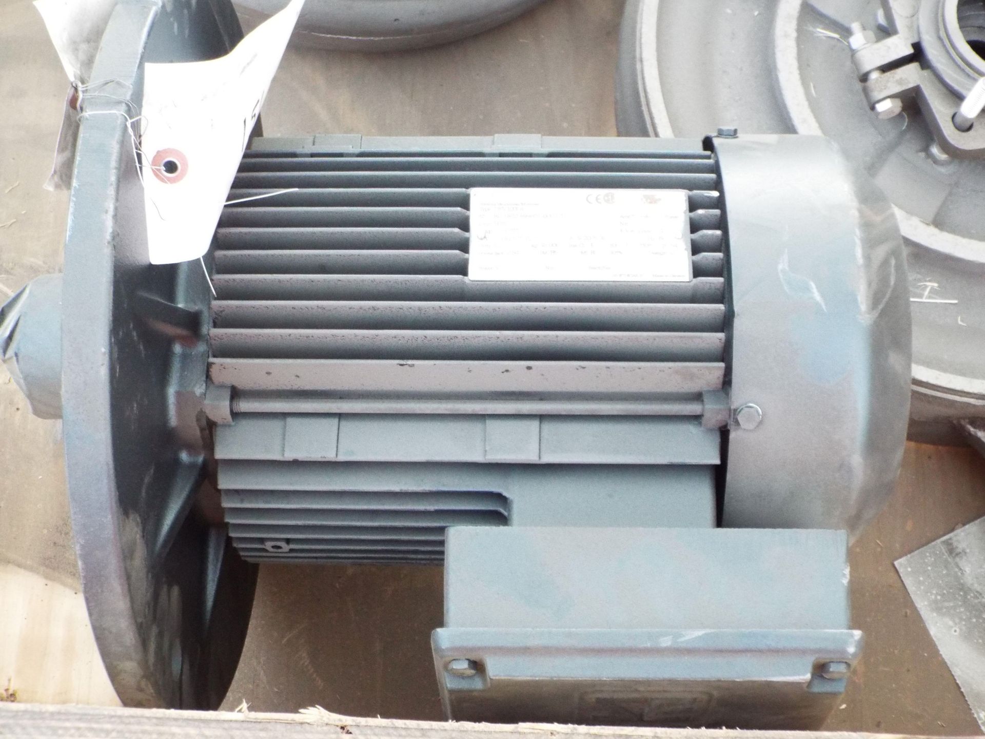 LOT/ CONTENTS OF SKID - (1) 5 HP, 330/575V, 3-PHASE ELECTRIC MOTOR; (5) 4" X 3" H-13 PUMP CASINGS ( - Image 3 of 4