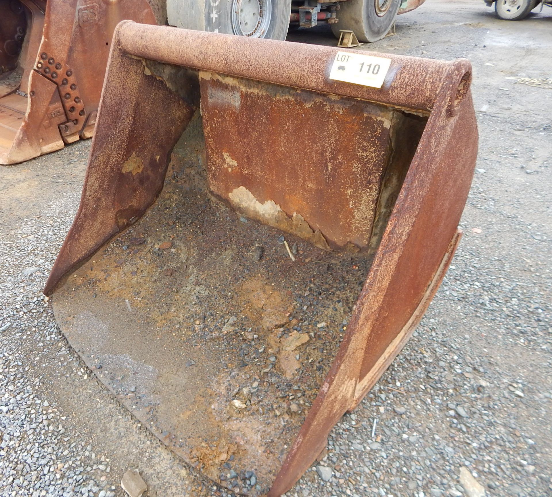 MTI 3YARD QUICK ATTACHMENT SMOOTH BUCKET (LOCATED AT STOBIE)