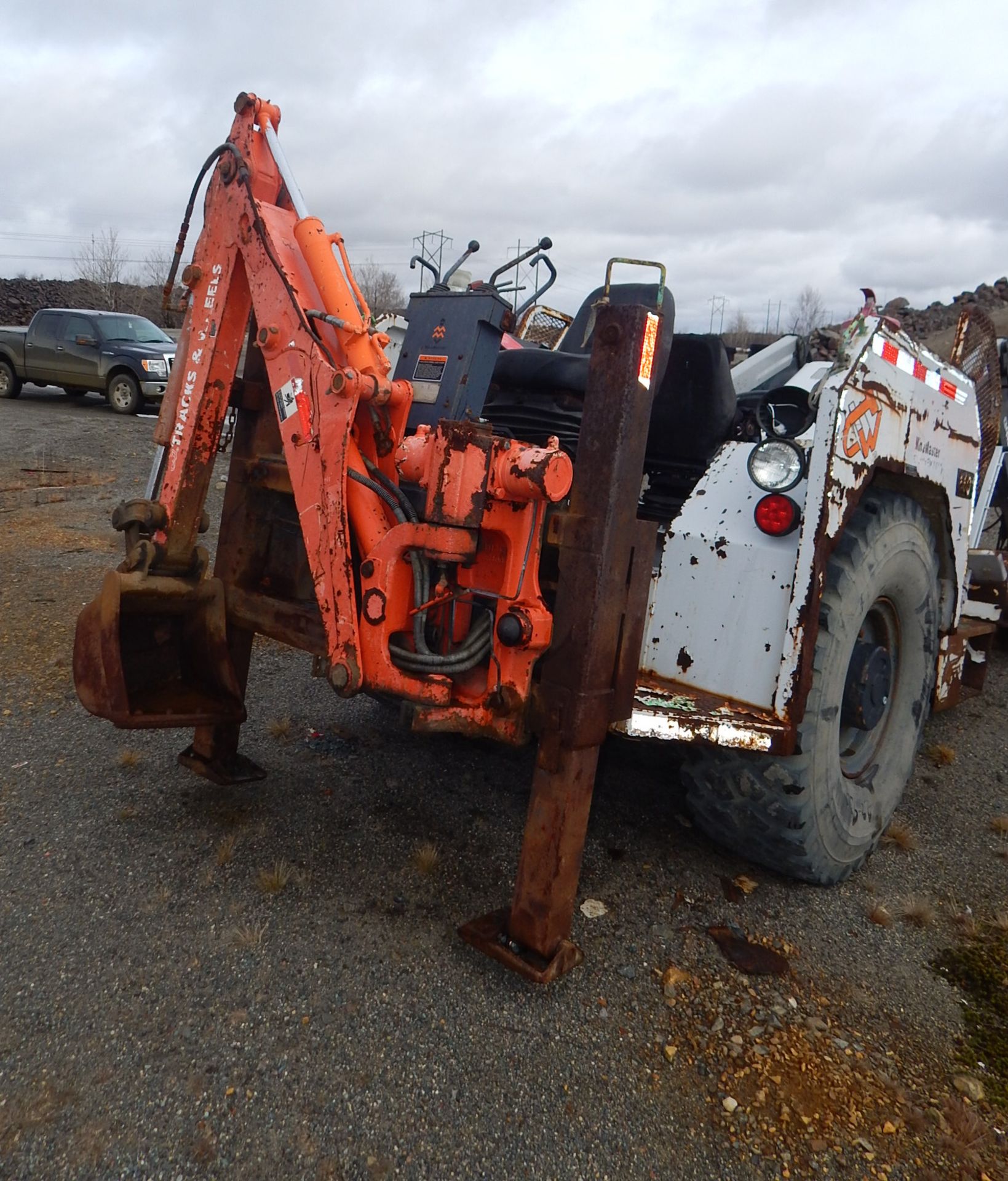 MINE MASTER TORQUEMATIC UTILITY VEHICLE WITH Q46 FORKLIFT AND BACKHOE ATTACHMENTS S/N: N/A /6604 ( - Image 4 of 4