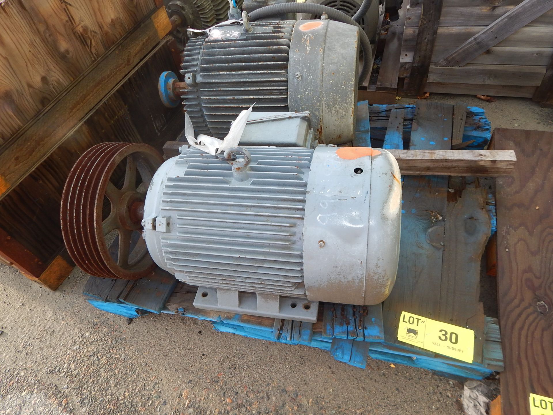 LOT/ 30 AND 40HP ELECTRIC MOTORS (LOCATED AT CMD YARD)