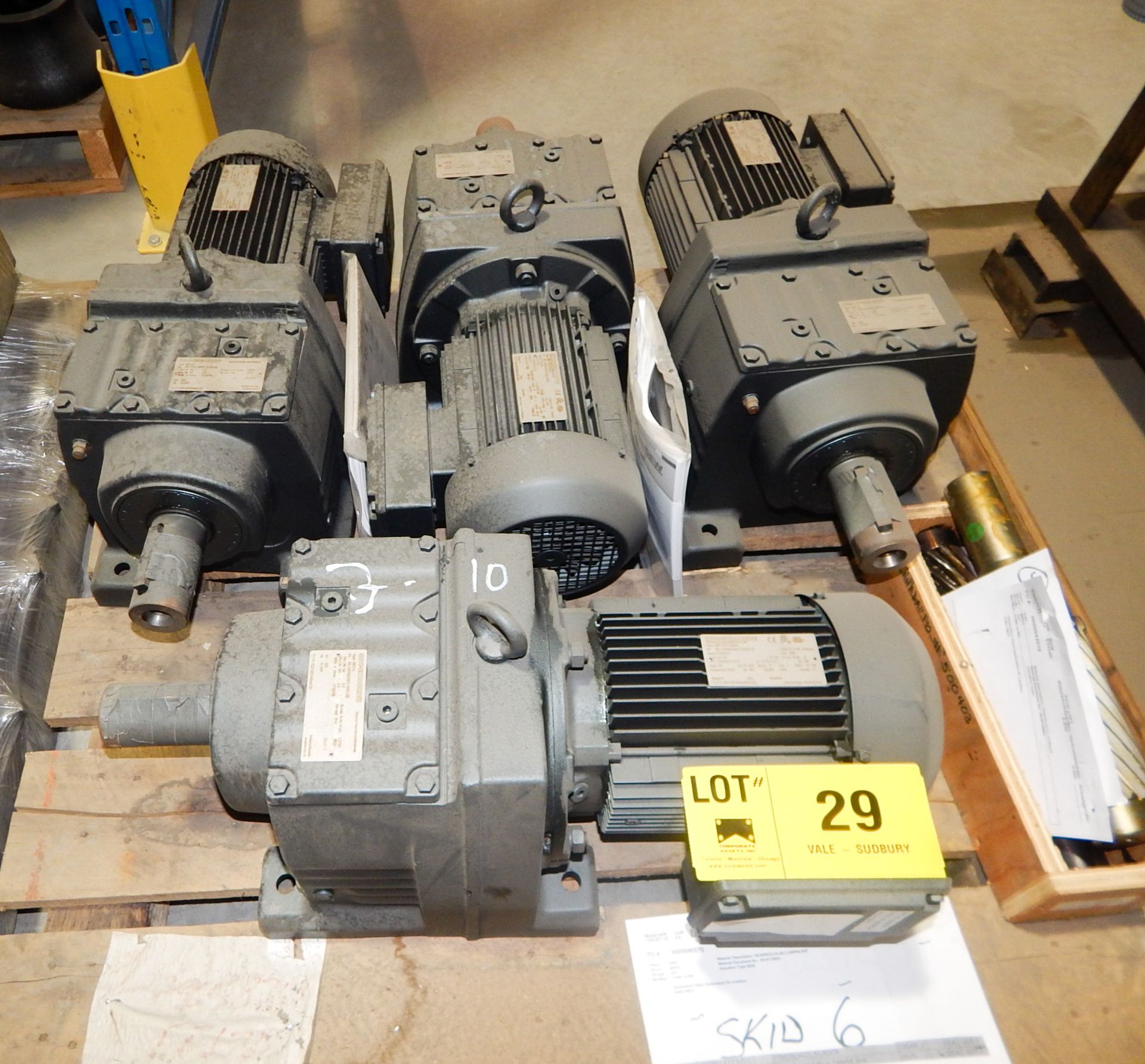 LOT/ SEW-EURODRIVE 23.4:1 RATIO GEARBOX WITH 3HP MOTOR (LOCATED AT AER WAREHOUSE)