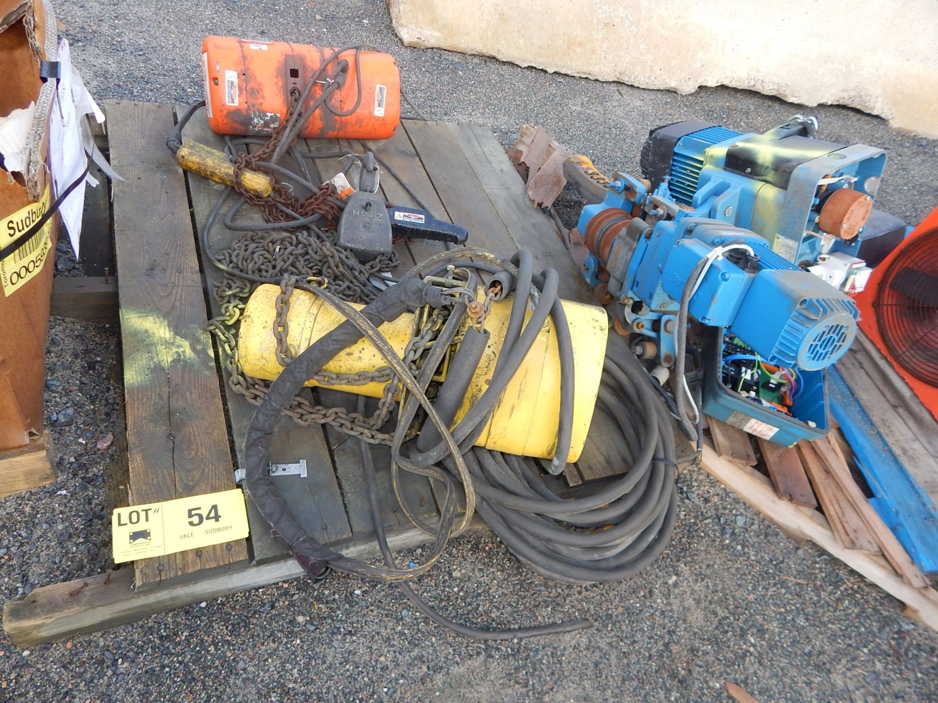 LOT/ ELECTRIC HOISTS (LOCATED AT CMD YARD)