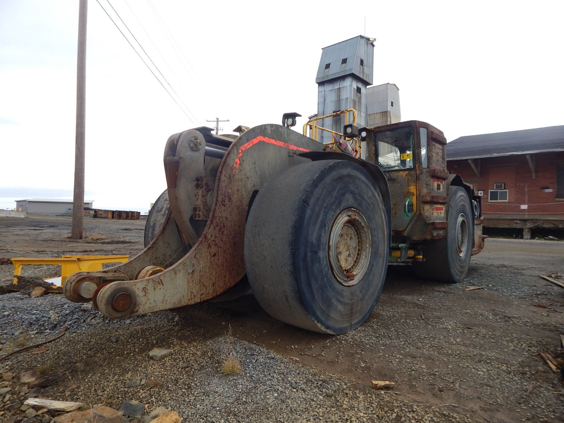 ATLAS COPCO ST1520 SCOOP TRAM WITH 2102 HOURS (RECORDED ON METER AT TIME OF LISTING) S/N: N/A / - Image 3 of 4