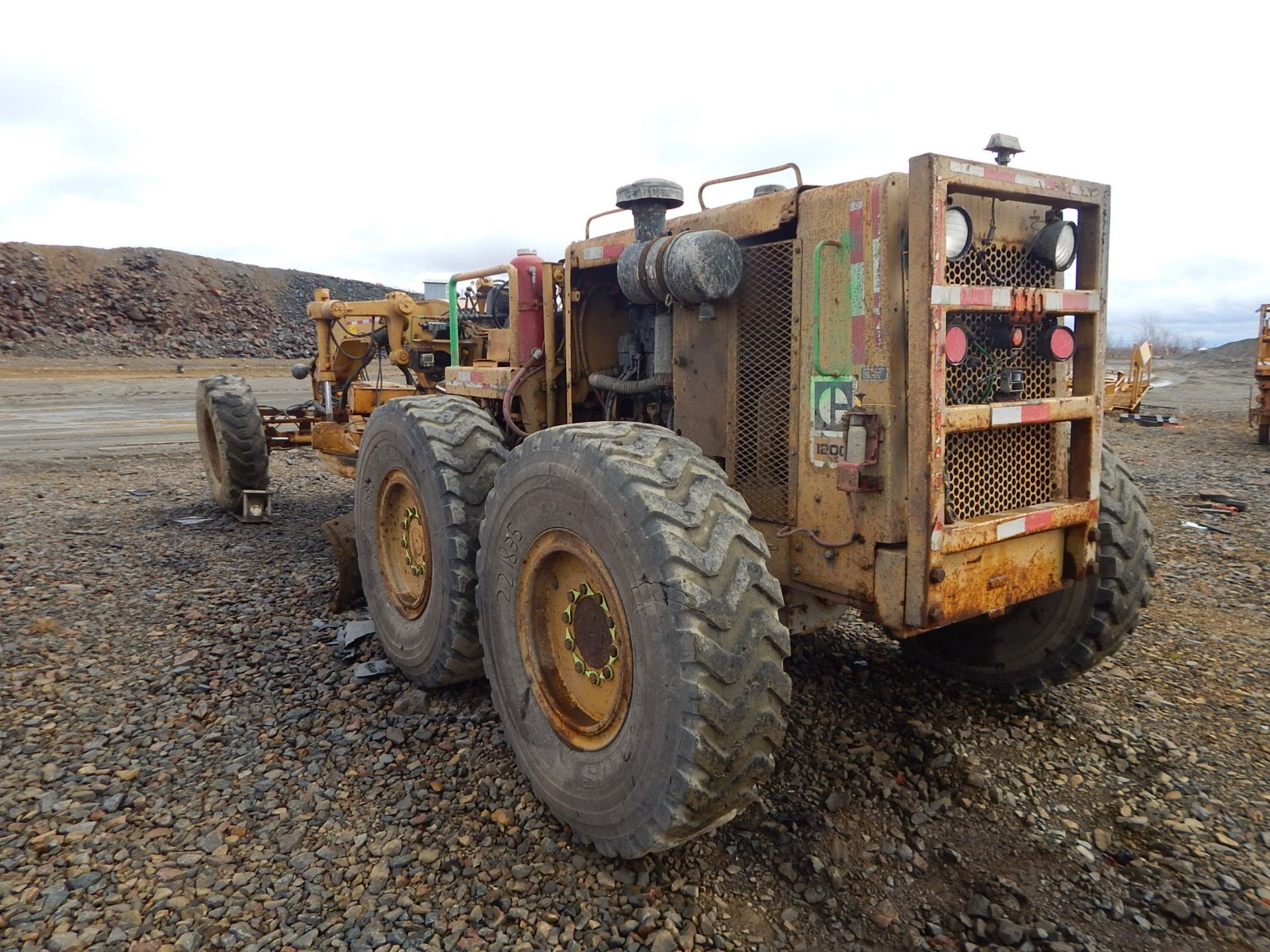 CATERPILLAR 120G ROAD GRADER WITH 12' BLADE S/N: 82V837 (LOCATED AT NORTH MINE) - Image 3 of 4