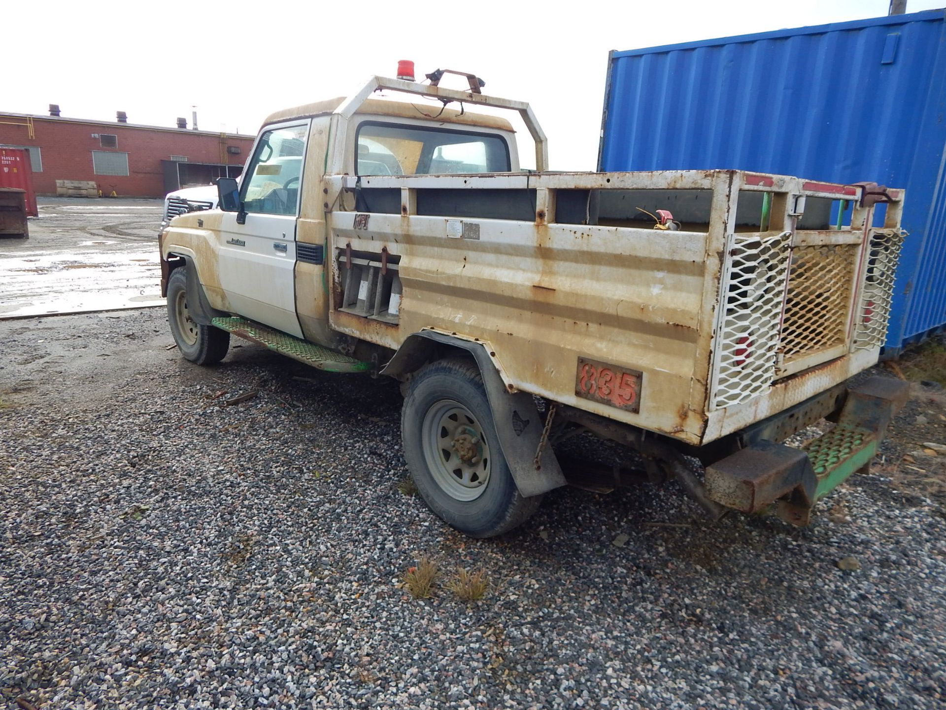 TOYOTA LANDCRUISER MINING TRUCKS WITH INLINE 6 DIESEL ENGINES, 3 SPEED MANUAL TRANSMISSION,4X4, - Image 3 of 7